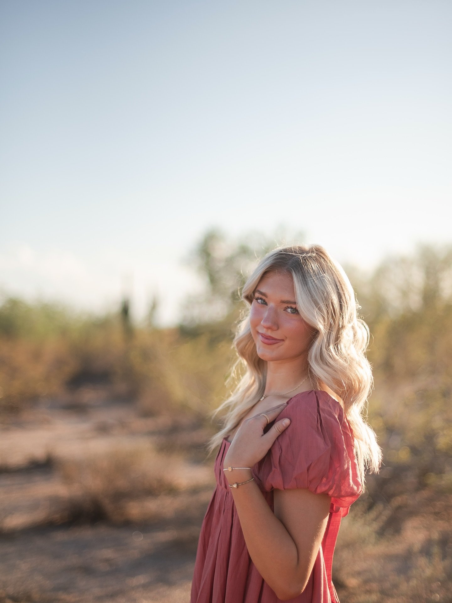 desert air & senior year ❤️‍🔥 
you didn’t think I forgot to post some from Liv’s first senior rep session did you? last but most certainly not least 🤭 so in love with her coral dress against the green trees ✨
#desertseniorphot