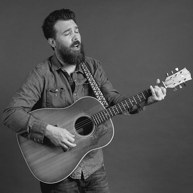 ✨Next Tuesday! Sandy Roots Songwriter Series is back at The Point Restaurant! Tony Harrah is a featured songwriter from West Virginia currently on tour bringing the Appalachia sound to Perdido Key, FL. #sandyrootsproductions #tonyharrah 6pm in the Courtyard @tonyharrah