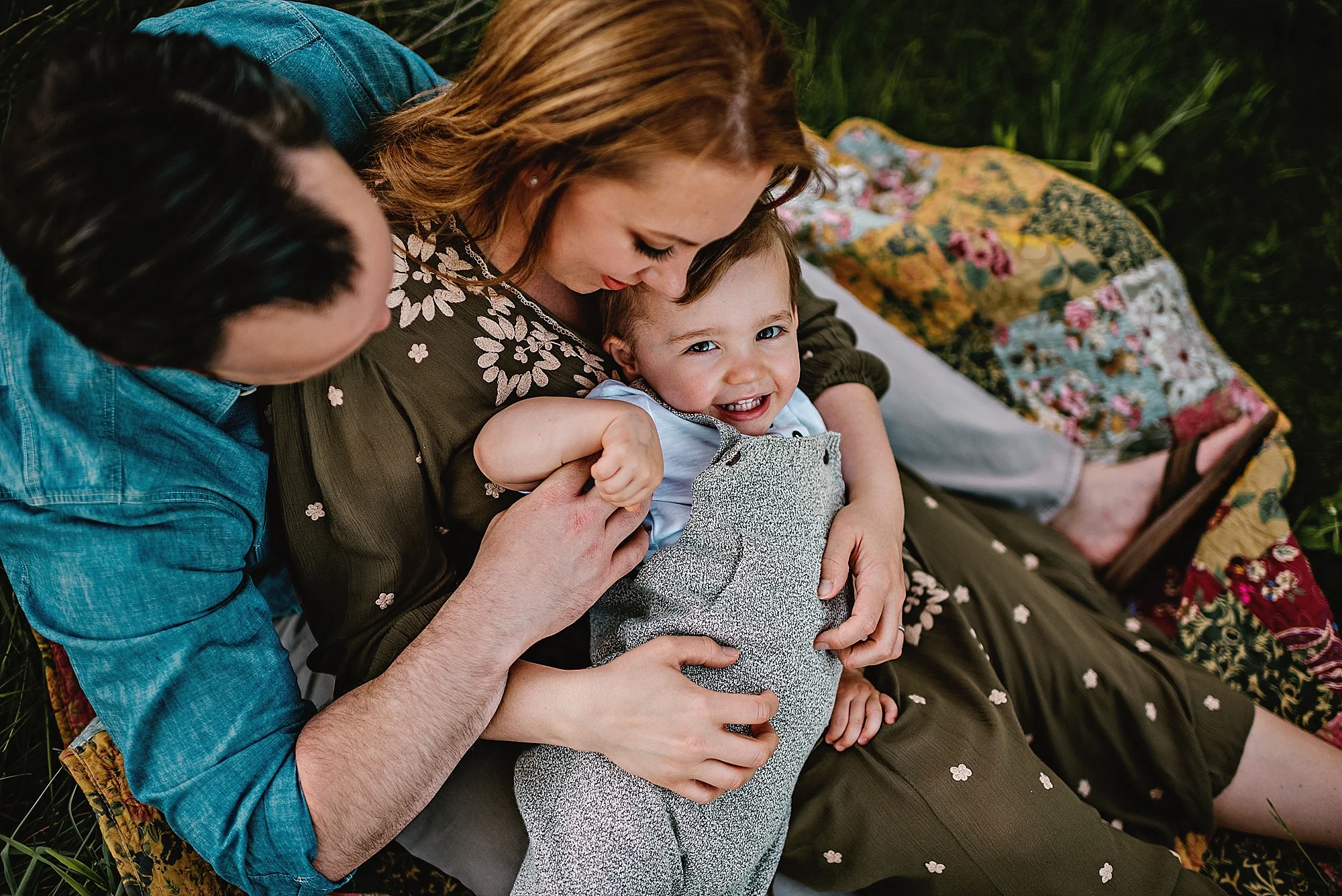 lauren-grayson-photography-cleveland-ohio-photographer-summer-outdoor-fields-family-child-baby-photo-session_0533.jpg