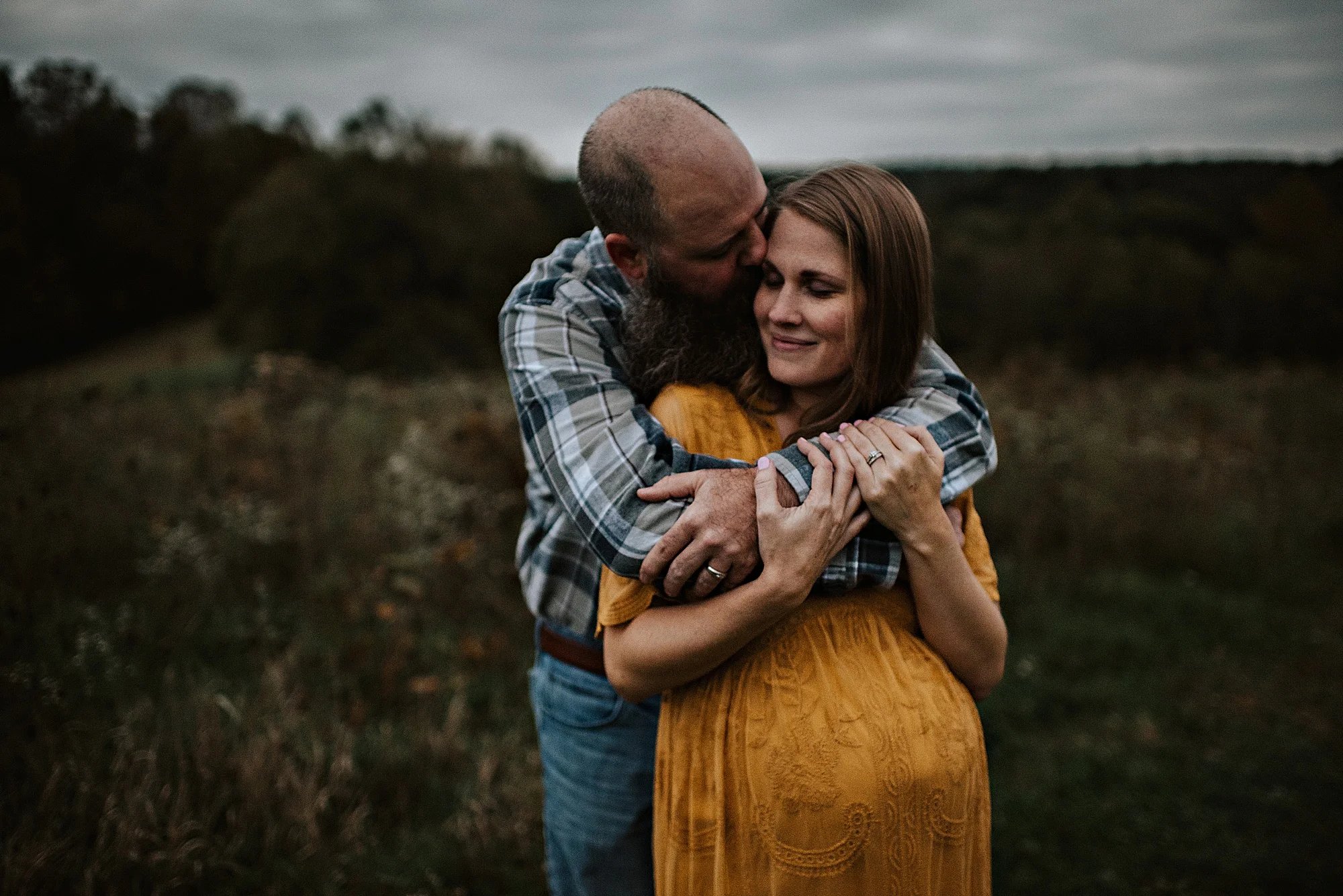 lauren-grayson-photography-akron-ohio-maternity-session-fall-family-photos-outdoors-dawson_0049.jpg