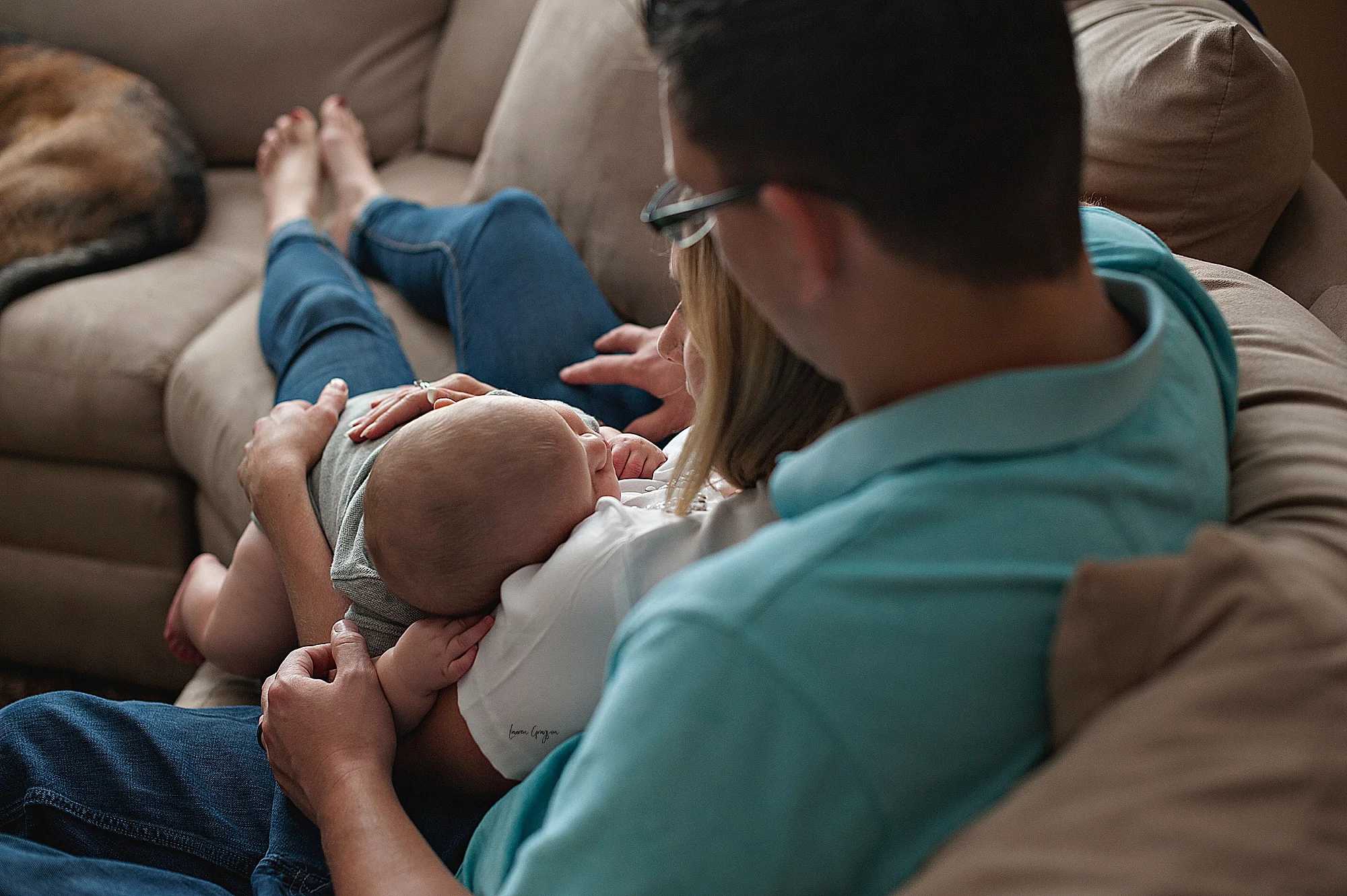 lauren-grayson-photography-cleveland-ohio-family-session-lifestyle-in-home_0023.jpg