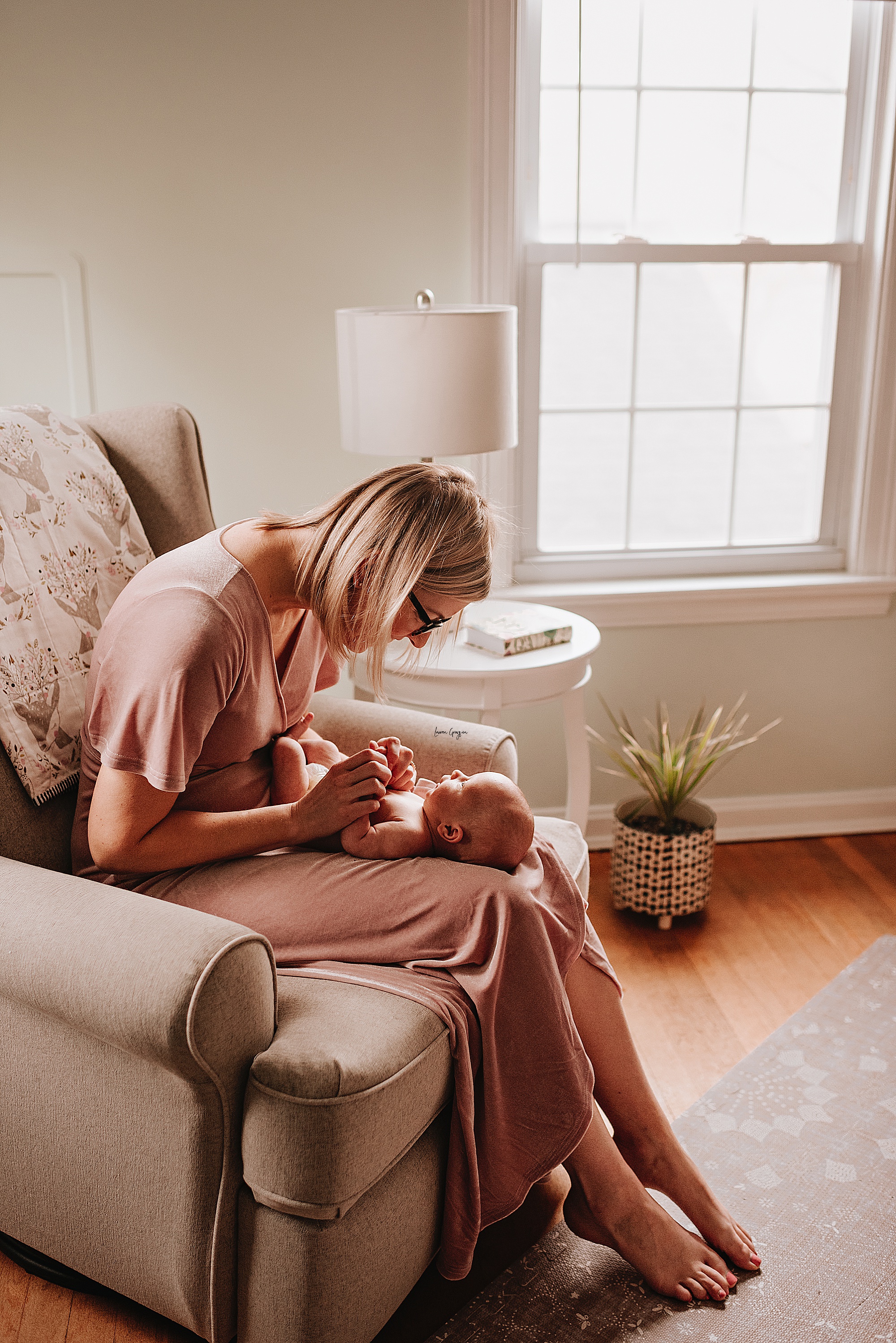 akron newborn photographer, lauren grayson photography, lifestyle at home family and baby photo session