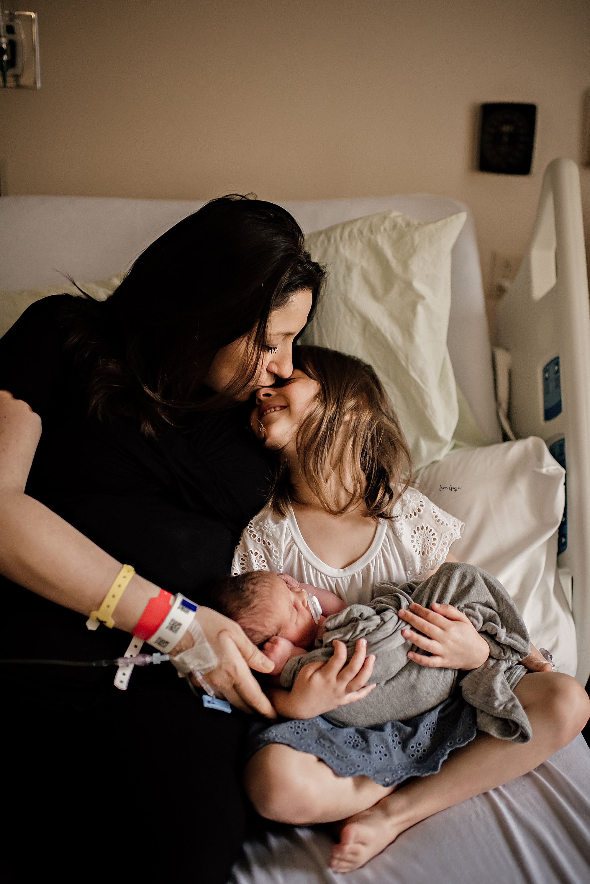akron photographer, fresh 48 session, hospital newborn photos