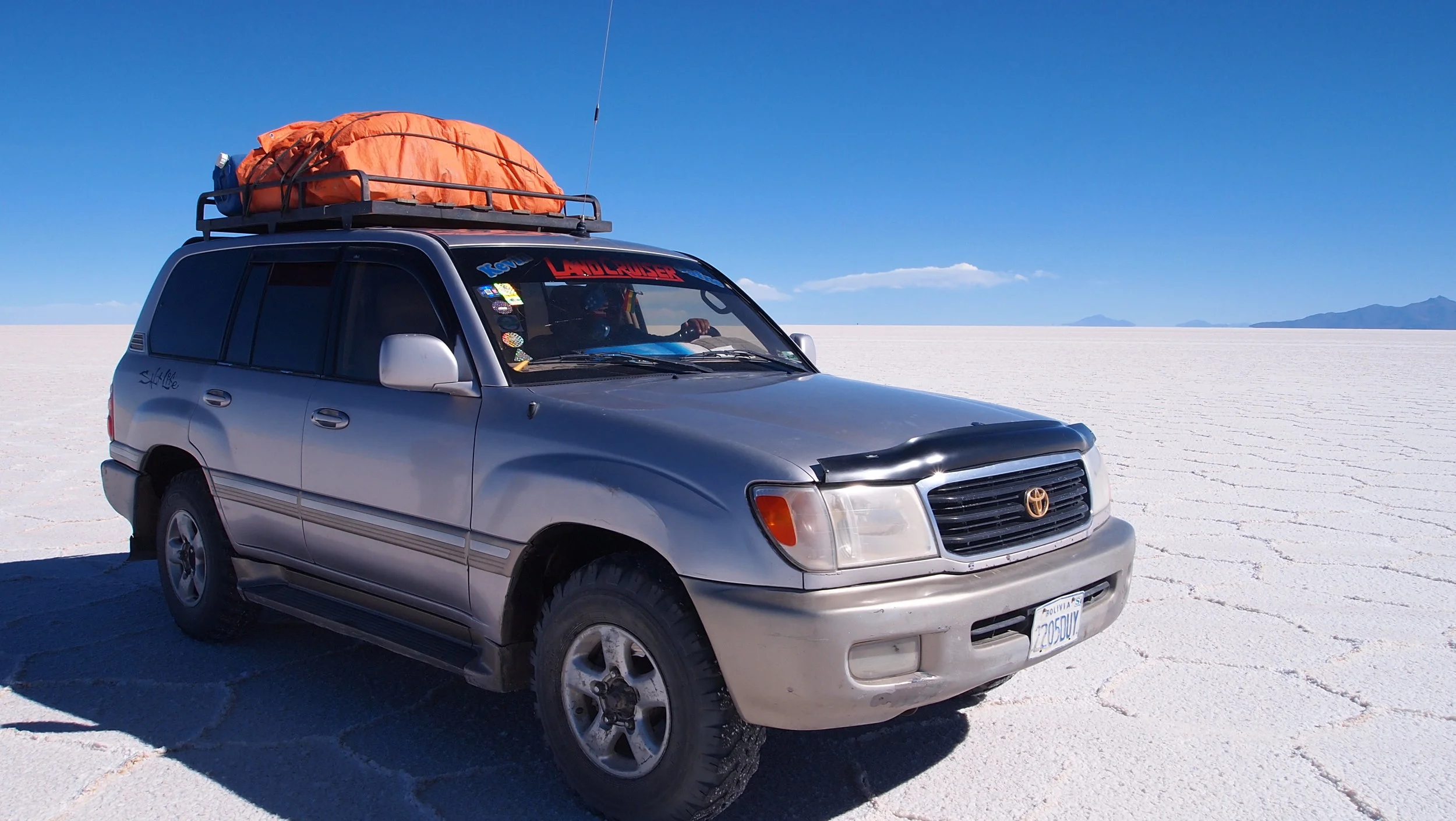 How the drivers knew their way around the Salt Flats was beyond me( Salar de Uyuni, Southwest Bolivia )&nbsp;