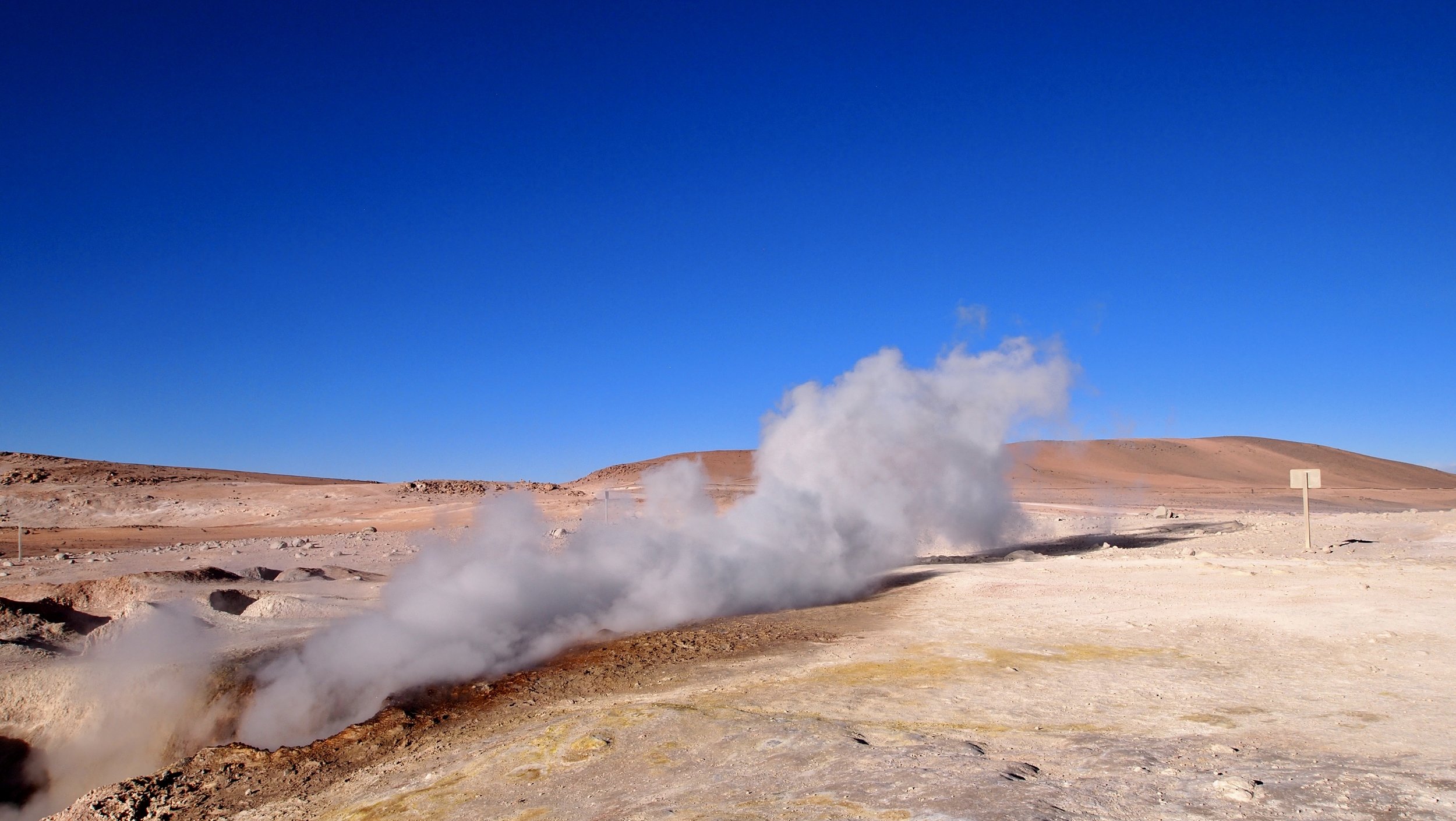 The steam pouring from the fumaroles' over 100 degrees celsius ( Sol de Mañana volcano,&nbsp;Sur Lípez Province,&nbsp;Potosi,&nbsp;Bolivia).