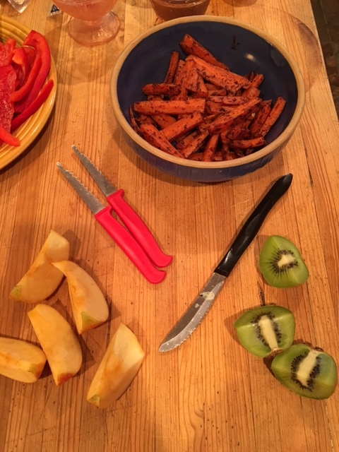 kid-friendly red knives from Pampered Chef, cinnamon carrots, kiwi, apple 