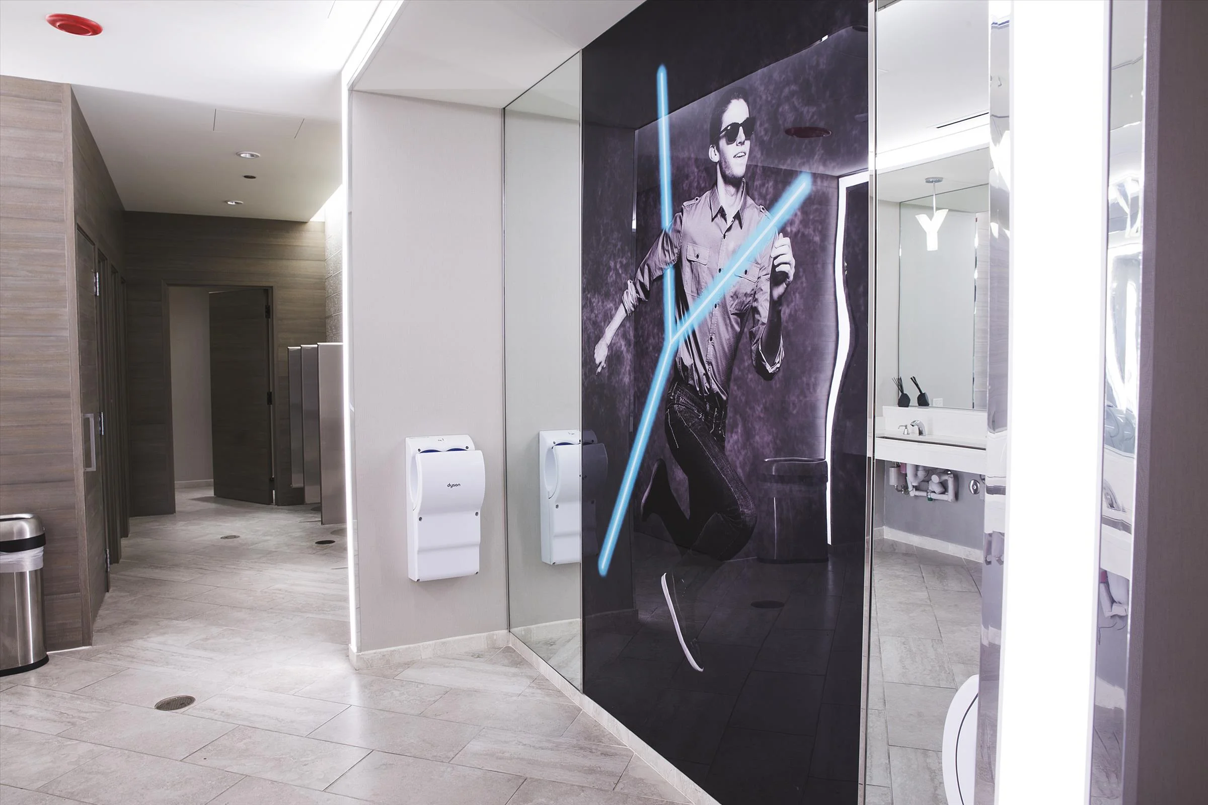 RENAISSANCE, CHICAGO DOWNTOWN - Curated by Indiewalls