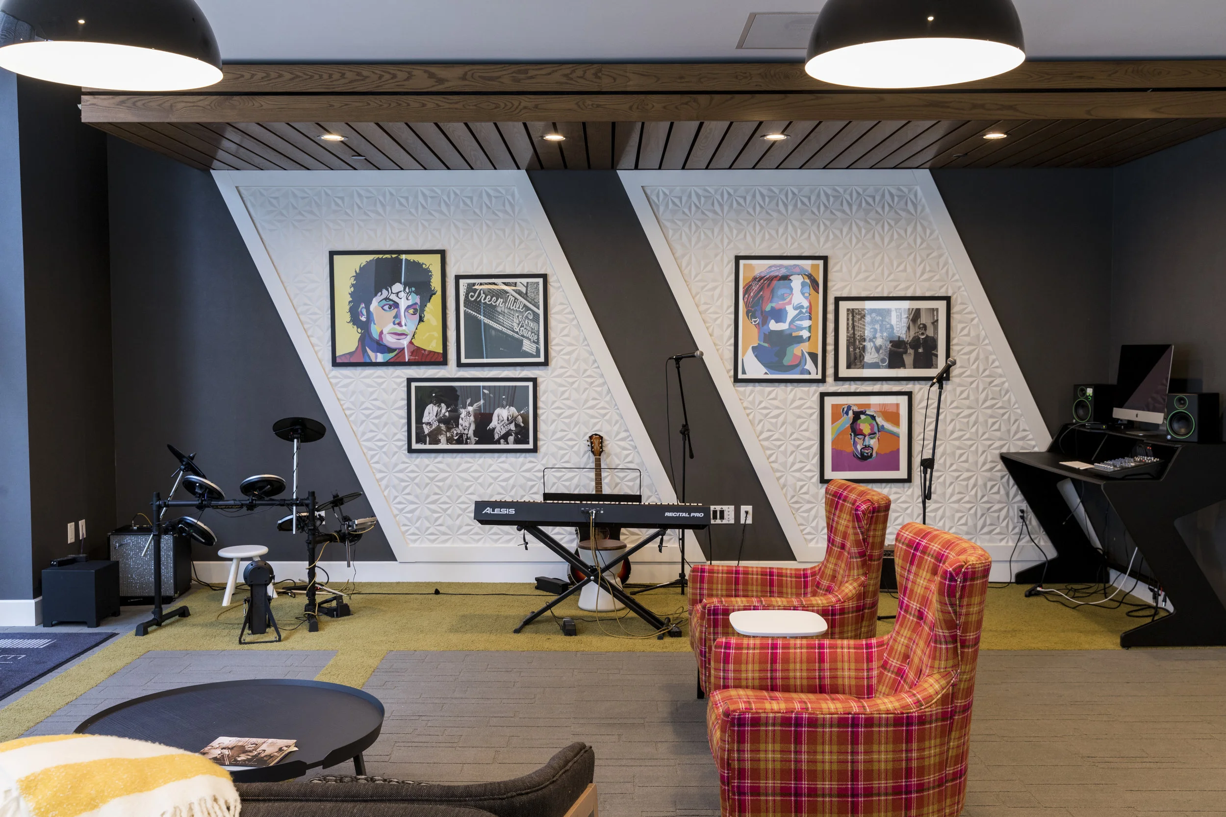 ELEVEN40, CHICAGO, IL - Curated by Indiewalls