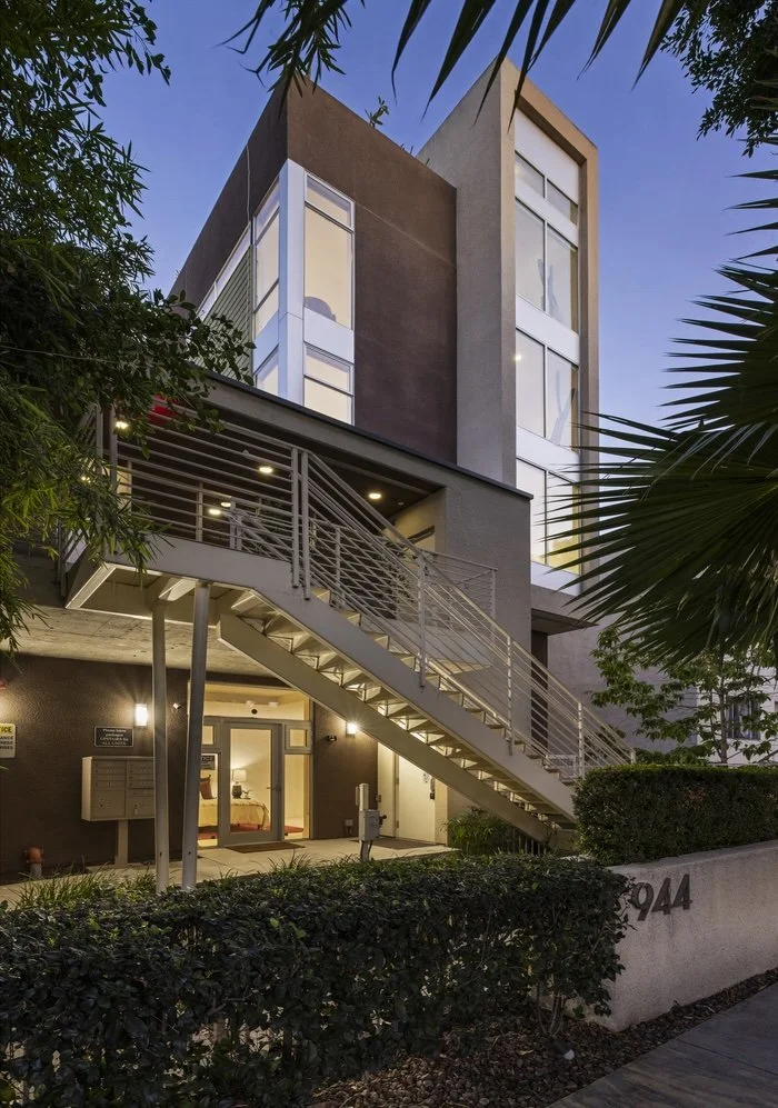 Under Contract: Contemporary West Hollywood Townhouse (2014)