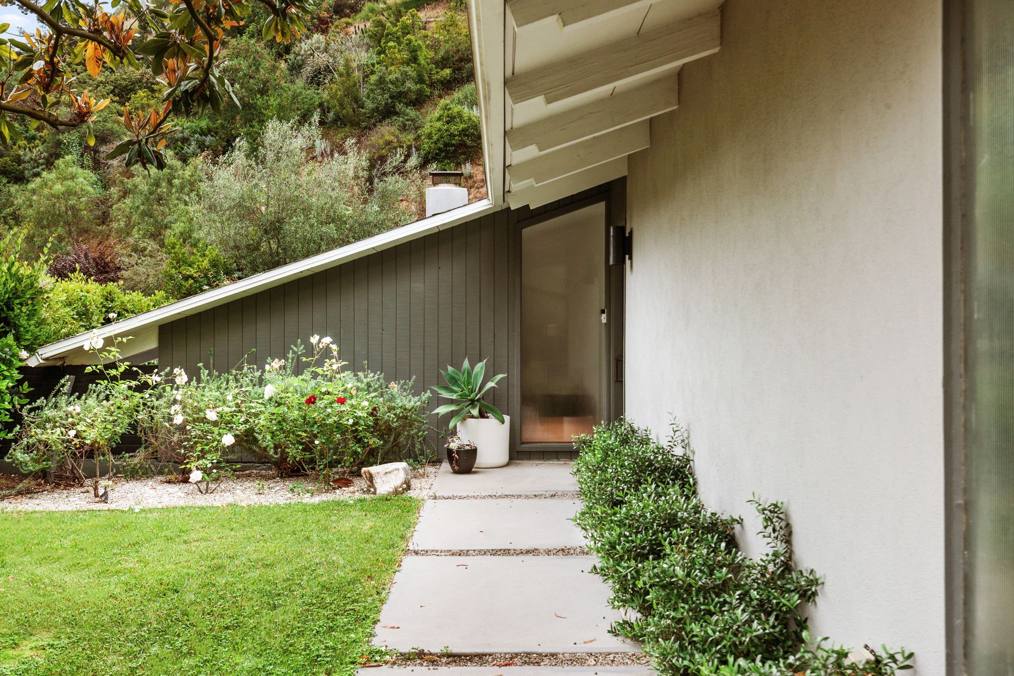 Sold: The Kelly House, Robert Kennard (1958)