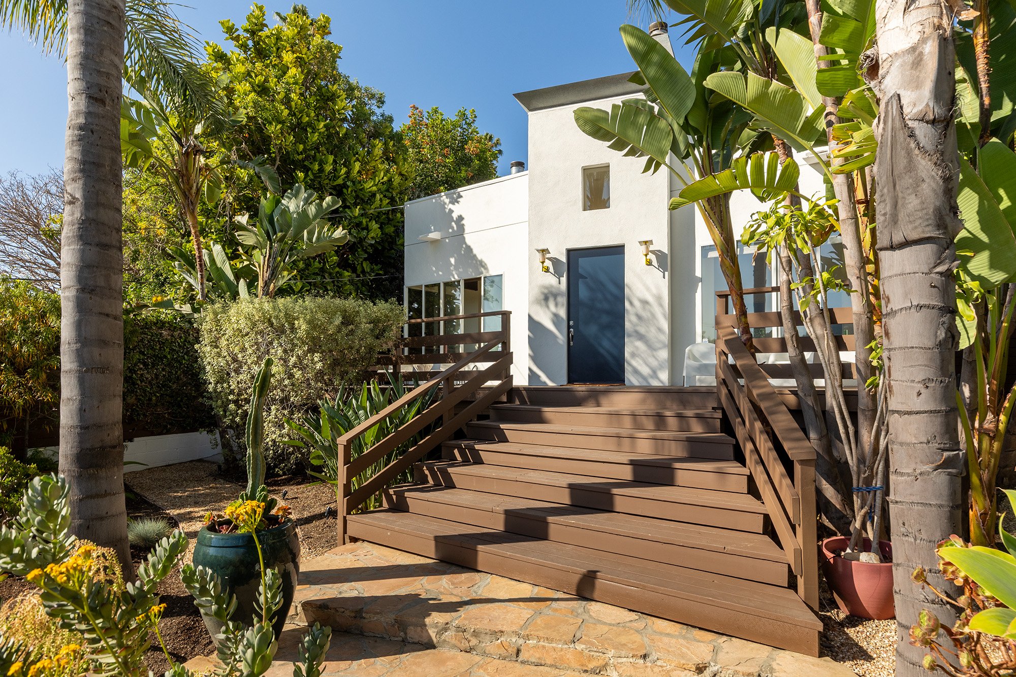 For Sale: Hilltop House, Gustavo Gubel (1995)