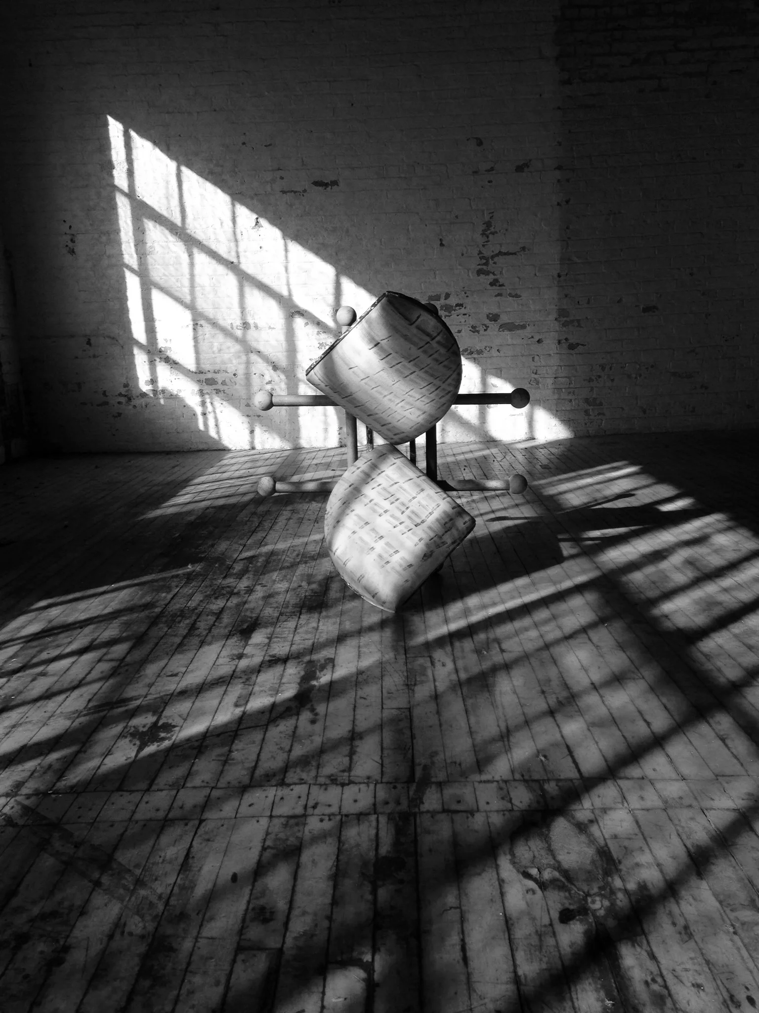  chair made from two circles and four lines 