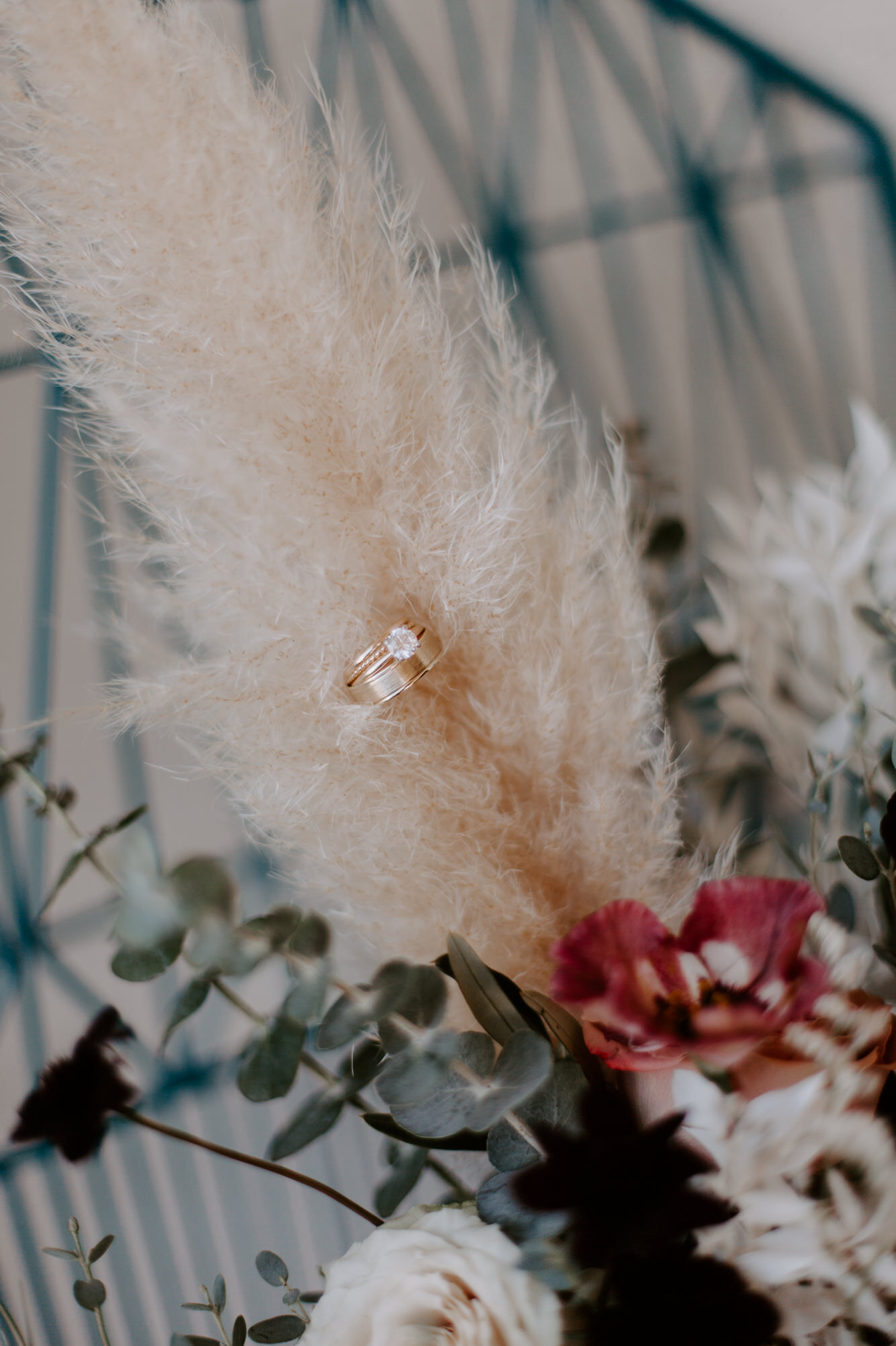 Sunset cliffs wedding, elopement in point loma san diego. Wedding and elopement with pampas grass and pink tones in the bouquets. This was a bohemian or boho styled wedding near the beach.