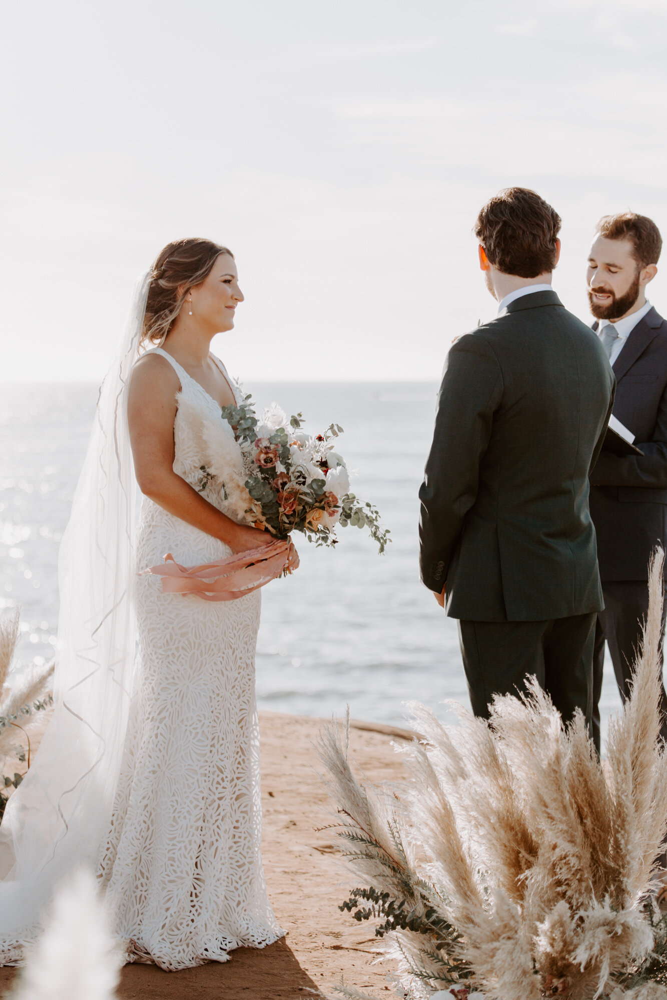 Sunset cliffs wedding, elopement in point loma san diego. Wedding and elopement with pampas grass and pink tones in the bouquets. This was a bohemian or boho styled wedding near the beach.