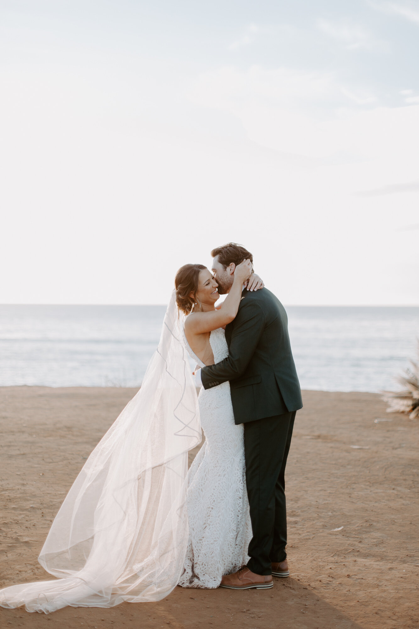 Sunset cliffs wedding, elopement in point loma san diego. Wedding and elopement with pampas grass and pink tones in the bouquets. This was a bohemian or boho styled wedding near the beach.