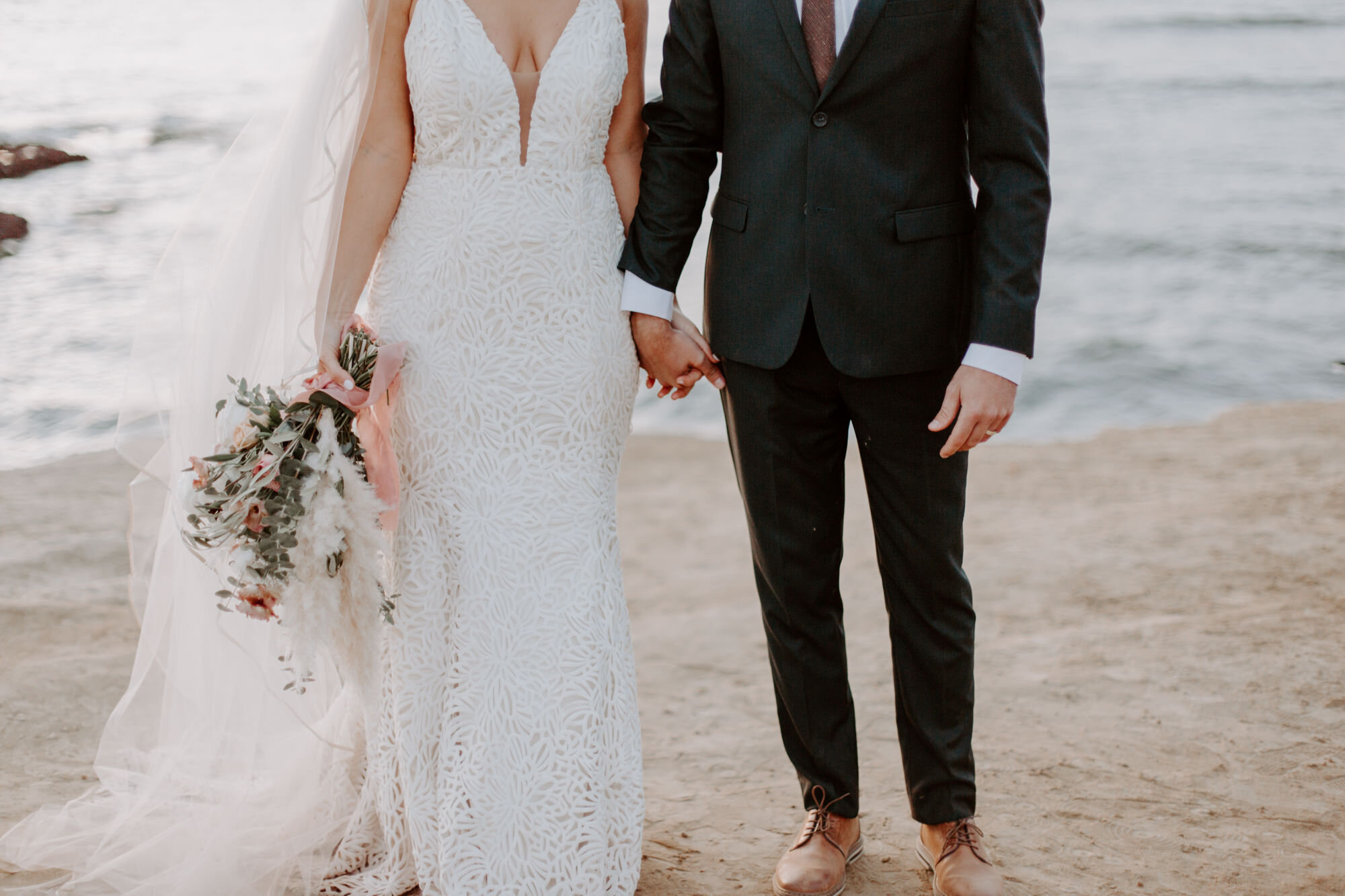 Sunset cliffs wedding, elopement in point loma san diego. Wedding and elopement with pampas grass and pink tones in the bouquets. This was a bohemian or boho styled wedding near the beach.