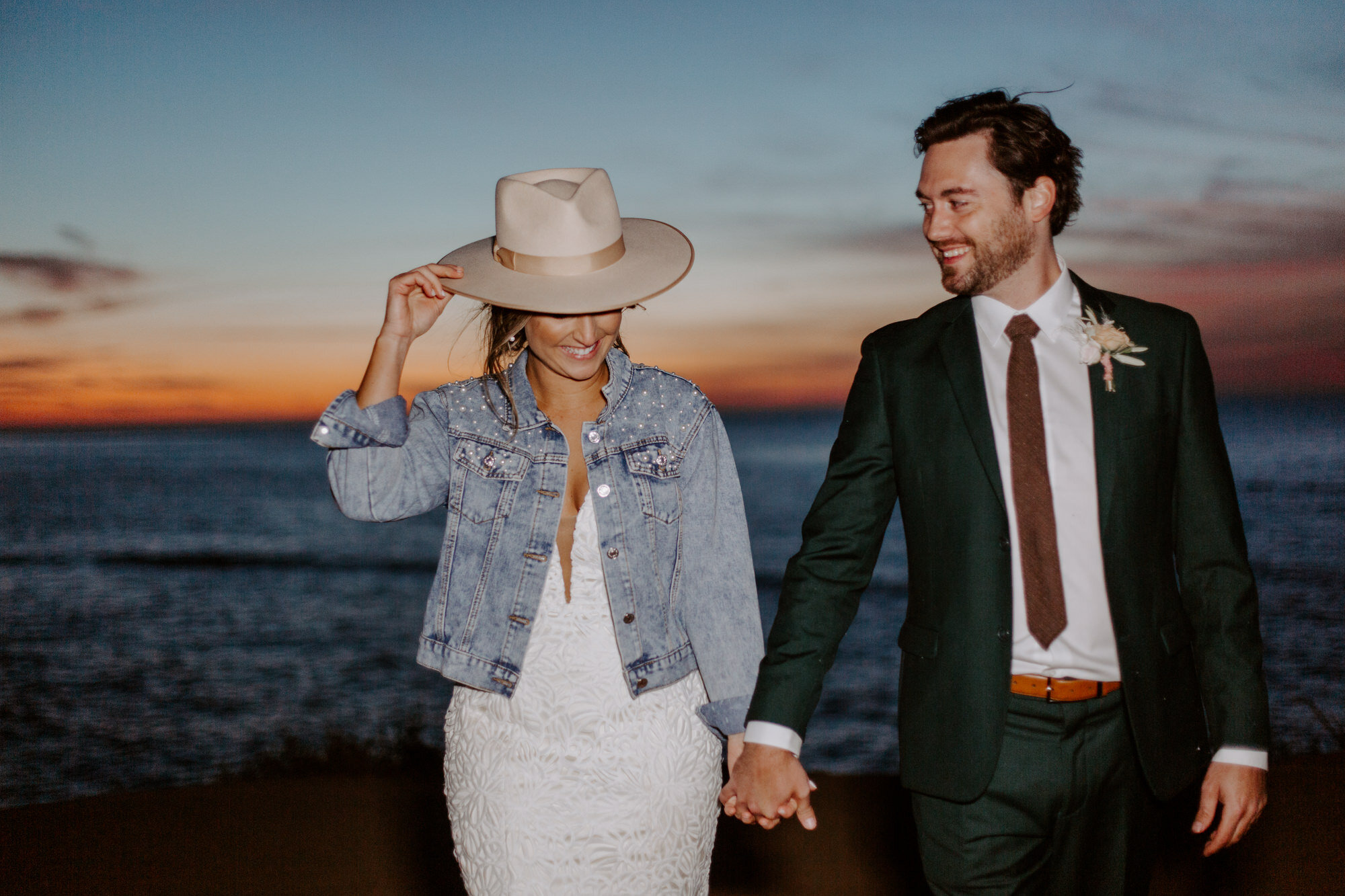 Sunset cliffs wedding, elopement in point loma san diego. Wedding and elopement with pampas grass and pink tones in the bouquets. This was a bohemian or boho styled wedding near the beach.