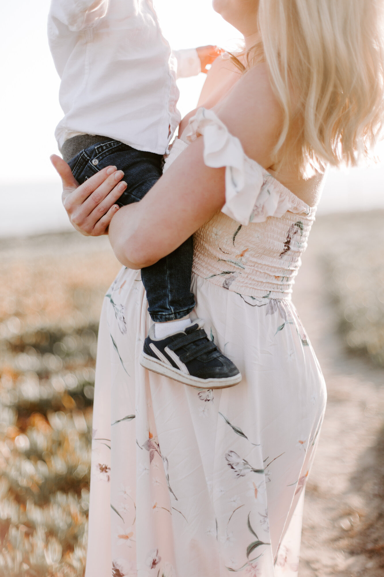 Carlsbad Bluff Maternity and Family Photo Session, San Diego. Family photography and maternity photography. Family photographer and maternity photographer. San Diego family photographer, san diego