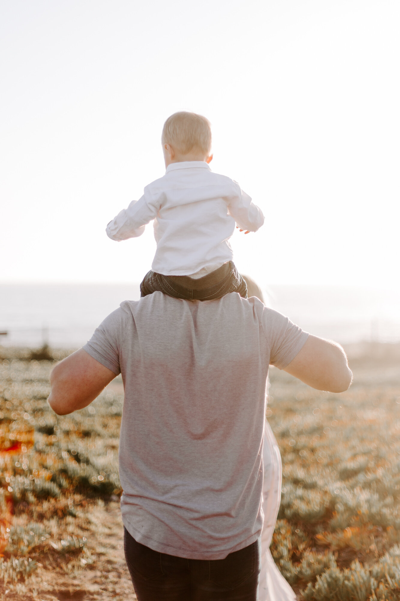 Carlsbad Bluff Maternity and Family Photo Session, San Diego. Family photography and maternity photography. Family photographer and maternity photographer. San Diego family photographer, san diego