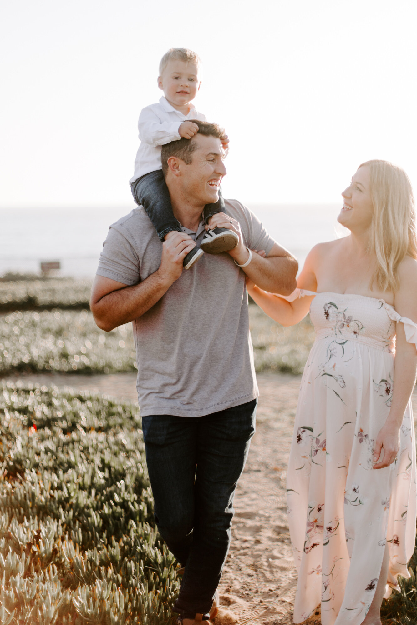 Carlsbad Bluff Maternity and Family Photo Session, San Diego. Family photography and maternity photography. Family photographer and maternity photographer. San Diego family photographer, san diego