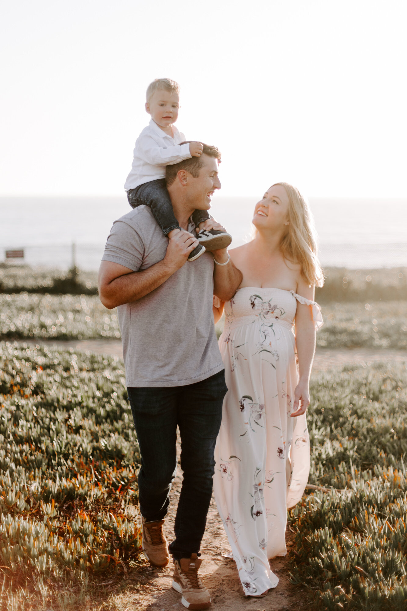 Carlsbad Bluff Maternity and Family Photo Session, San Diego. Family photography and maternity photography. Family photographer and maternity photographer. San Diego family photographer, san diego