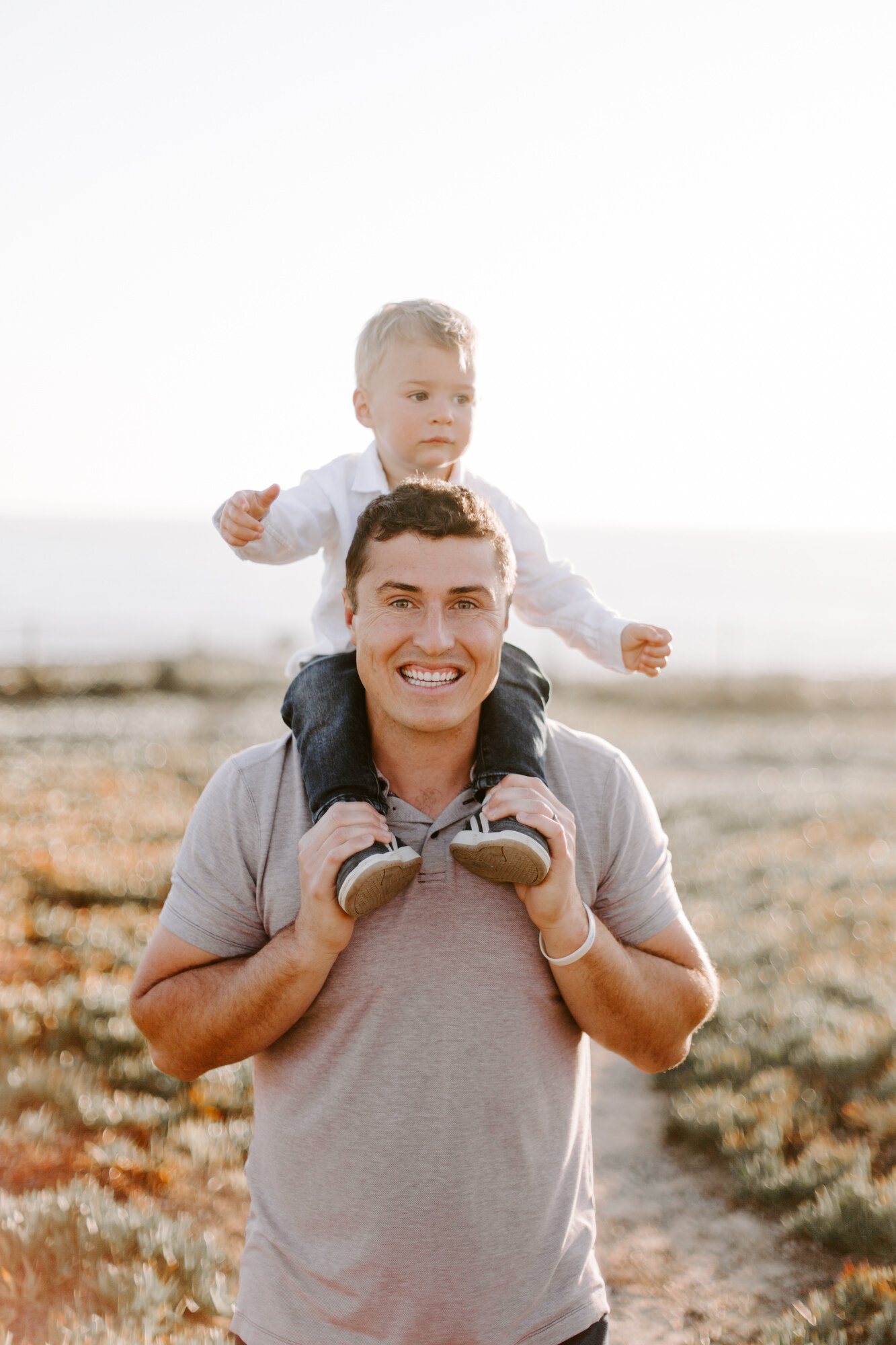 Carlsbad Bluff Maternity and Family Photo Session, San Diego. Family photography and maternity photography. Family photographer and maternity photographer. San Diego family photographer, san diego