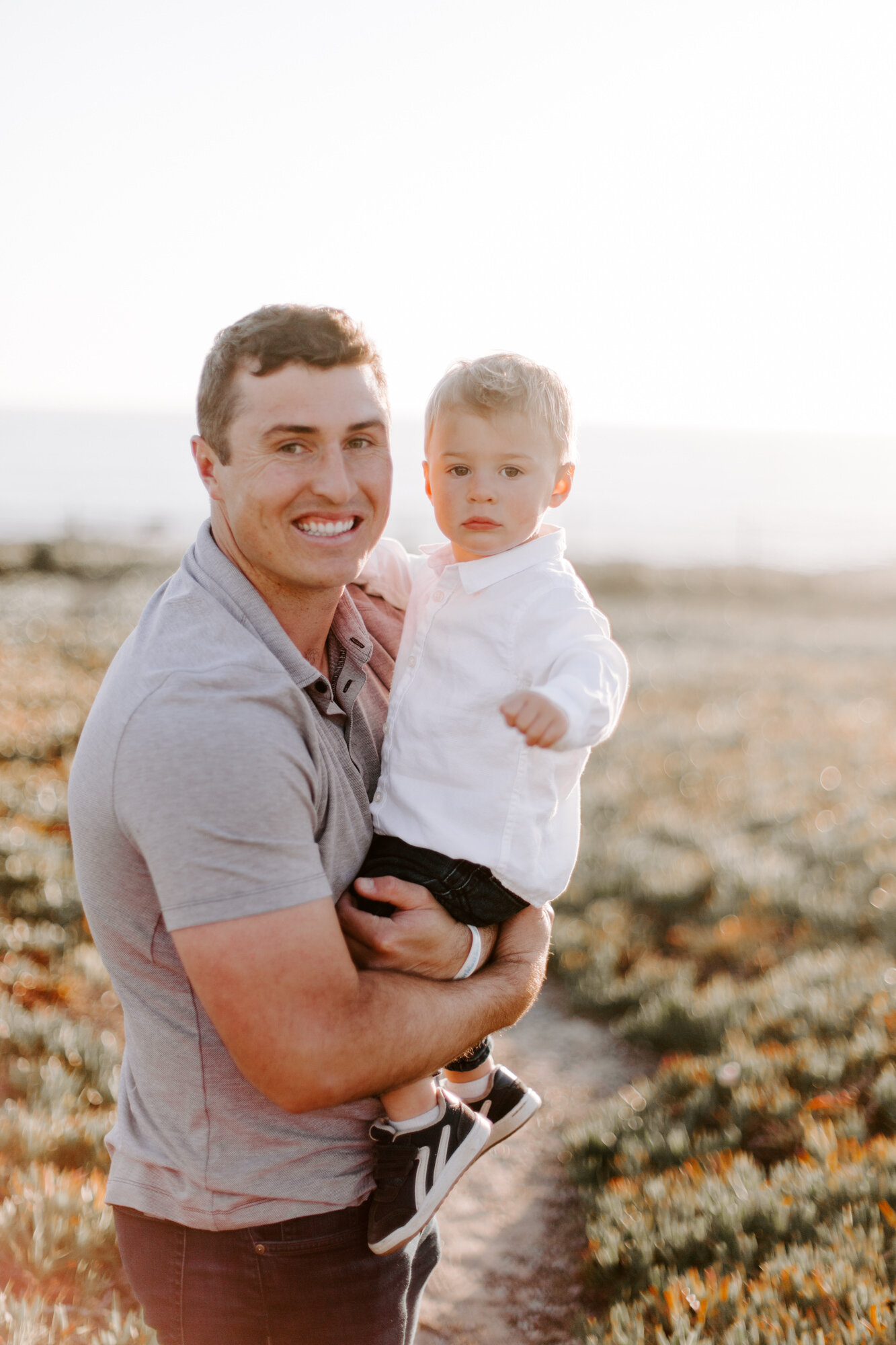 Carlsbad Bluff Maternity and Family Photo Session, San Diego. Family photography and maternity photography. Family photographer and maternity photographer. San Diego family photographer, san diego