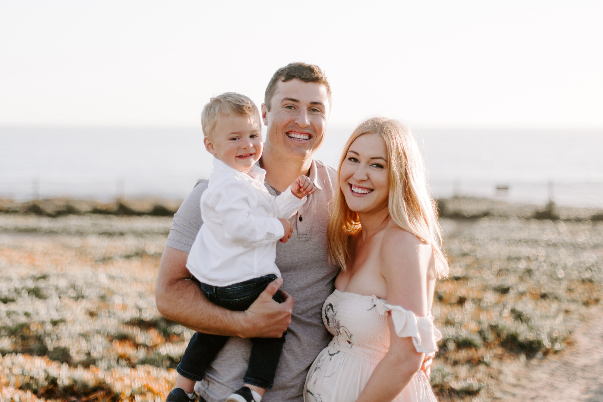 Carlsbad Bluff Maternity and Family Photo Session, San Diego. Family photography and maternity photography. Family photographer and maternity photographer. San Diego family photographer, san diego