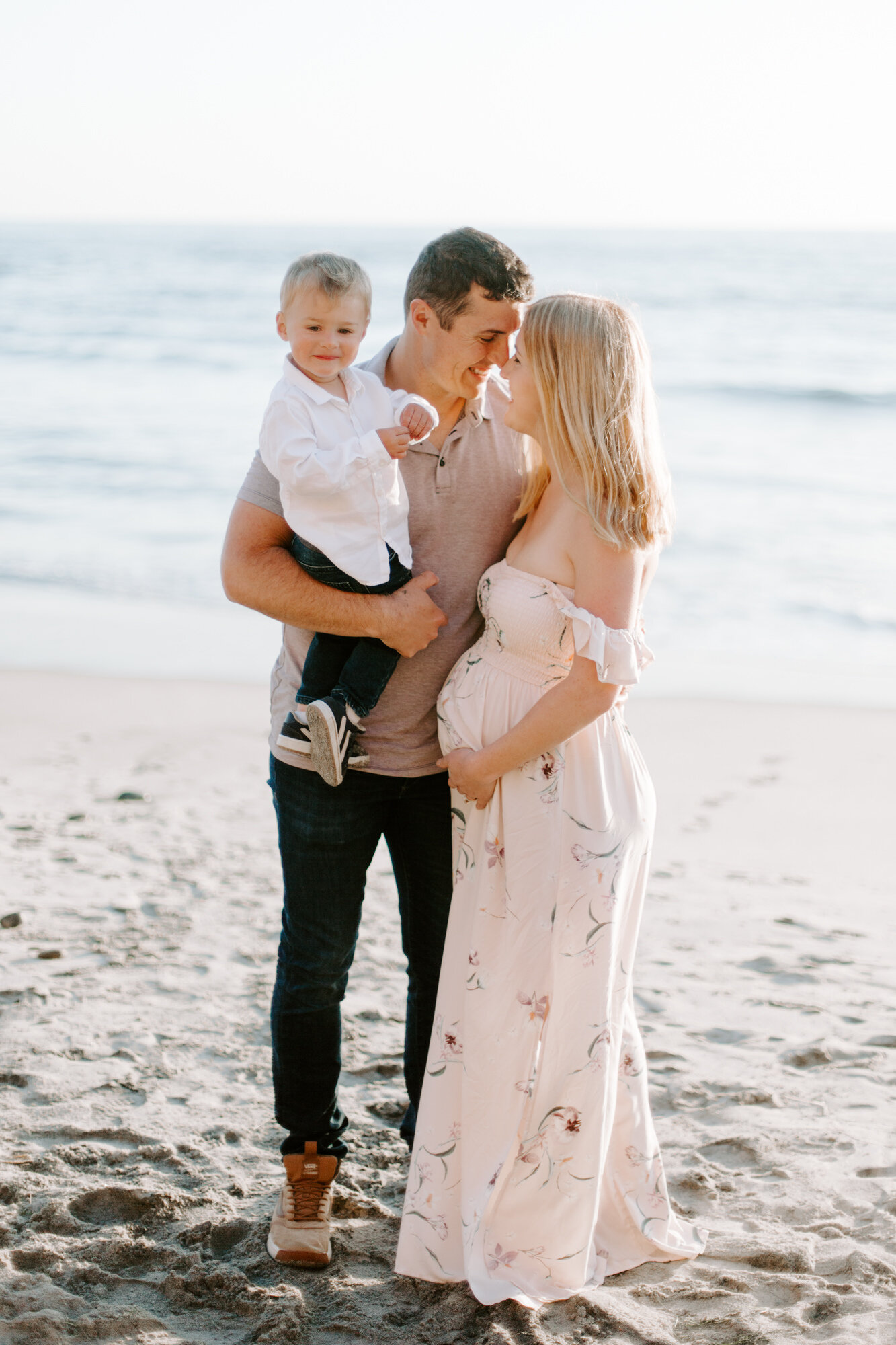 Carlsbad Bluff Maternity and Family Photo Session, San Diego. Family photography and maternity photography. Family photographer and maternity photographer. San Diego family photographer, san diego