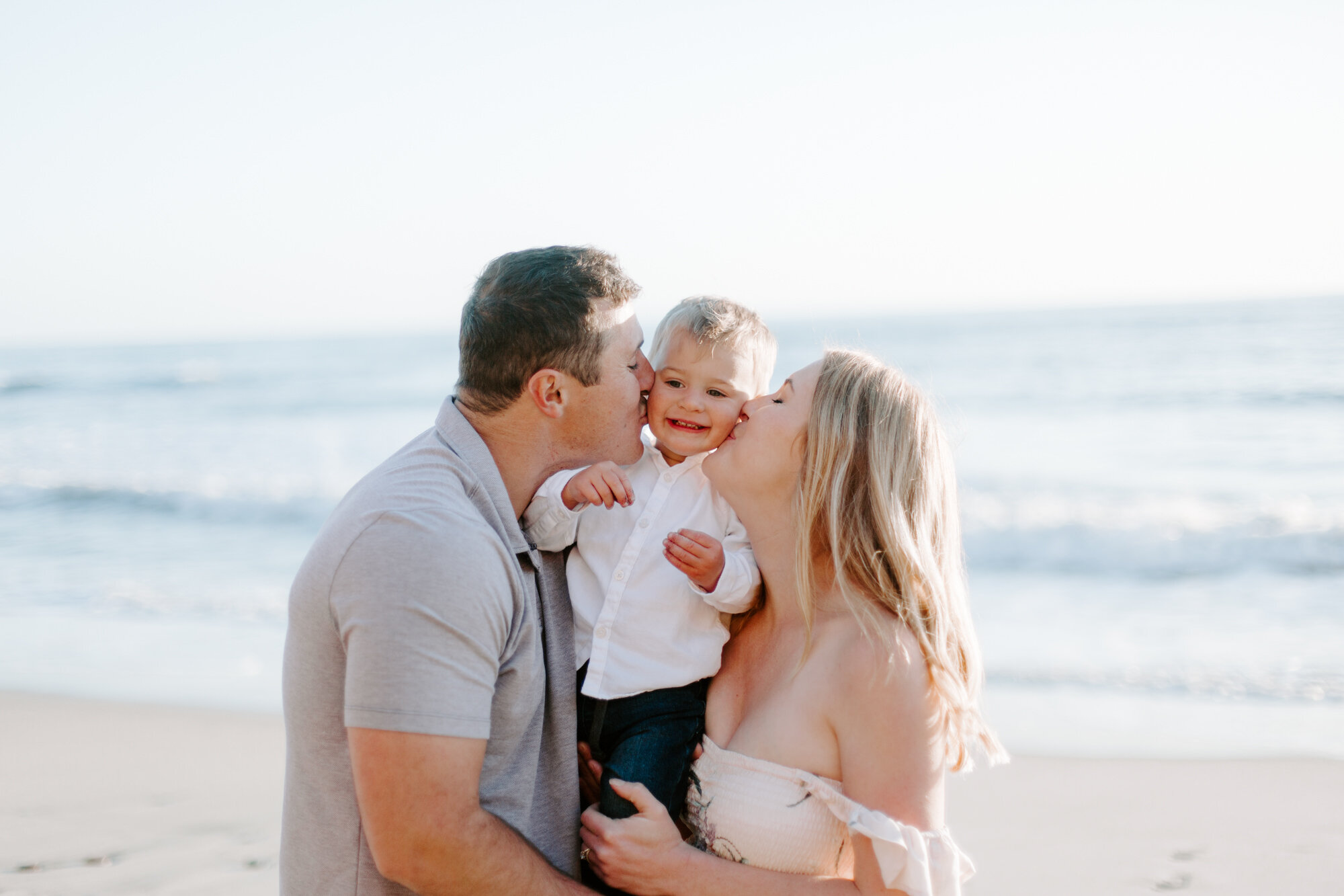 Carlsbad Bluff Maternity and Family Photo Session, San Diego. Family photography and maternity photography. Family photographer and maternity photographer. San Diego family photographer, san diego