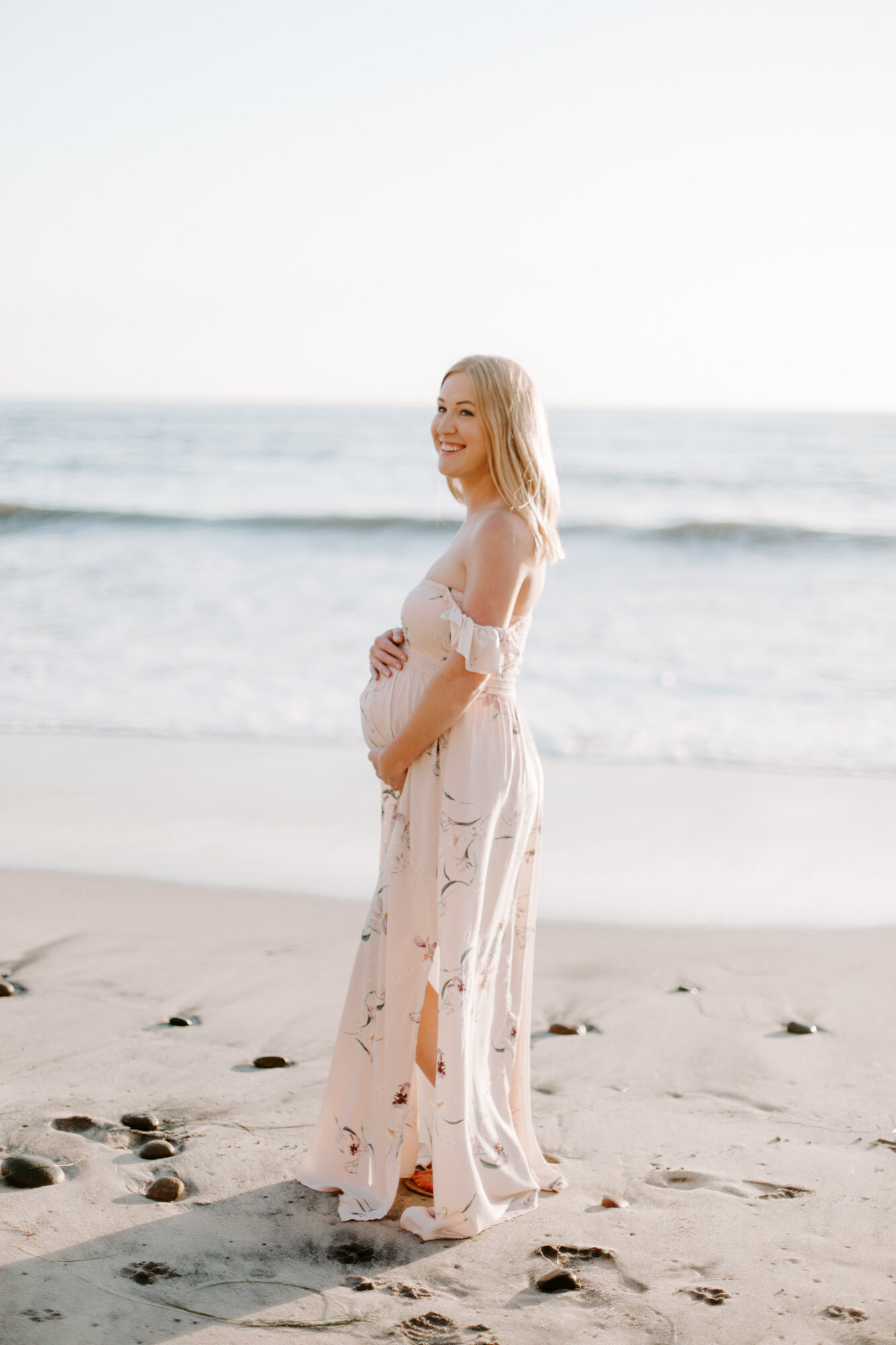 Carlsbad Bluff Maternity and Family Photo Session, San Diego. Family photography and maternity photography. Family photographer and maternity photographer. San Diego family photographer, san diego