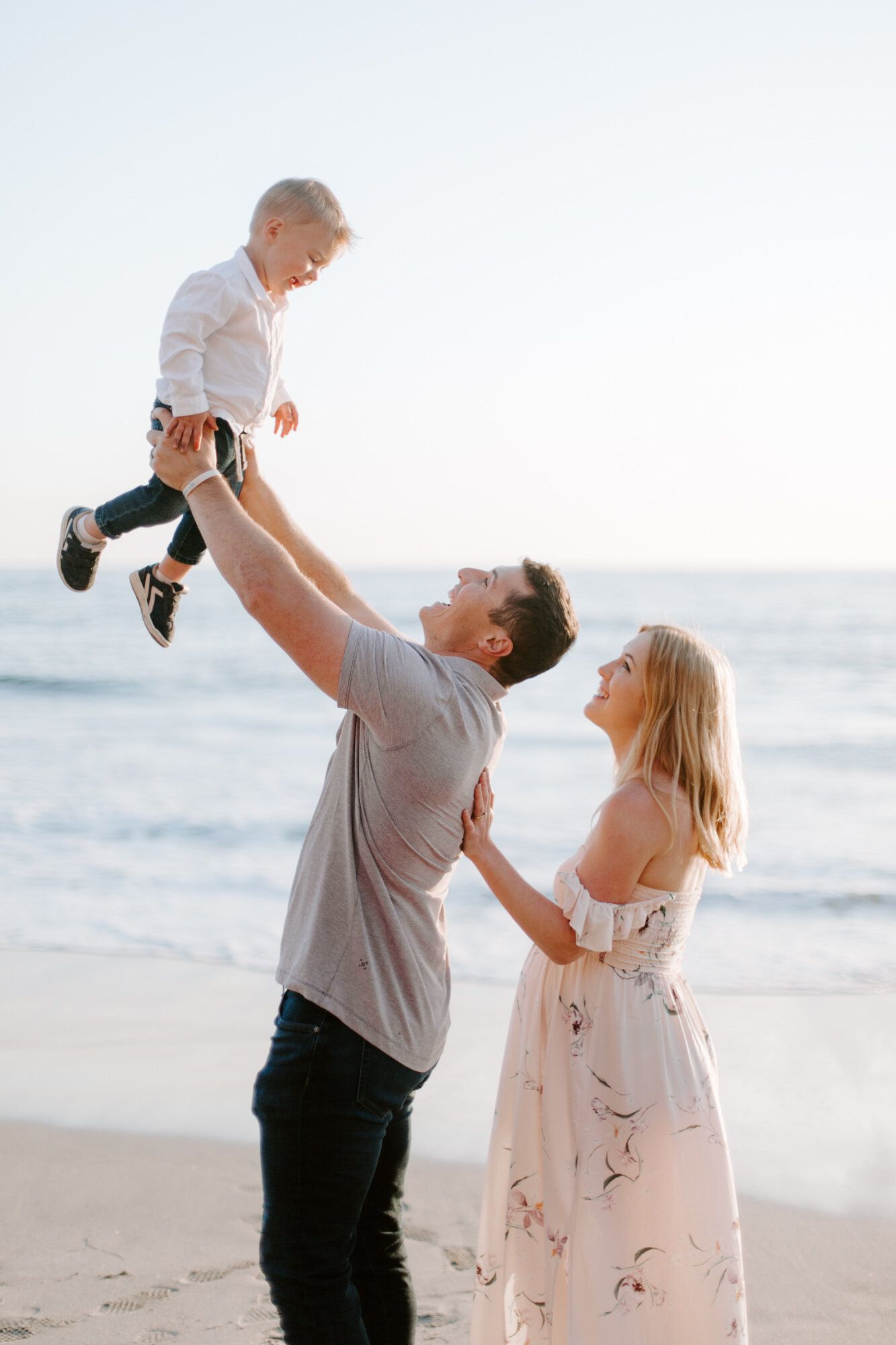 Carlsbad Bluff Maternity and Family Photo Session, San Diego. Family photography and maternity photography. Family photographer and maternity photographer. San Diego family photographer, san diego