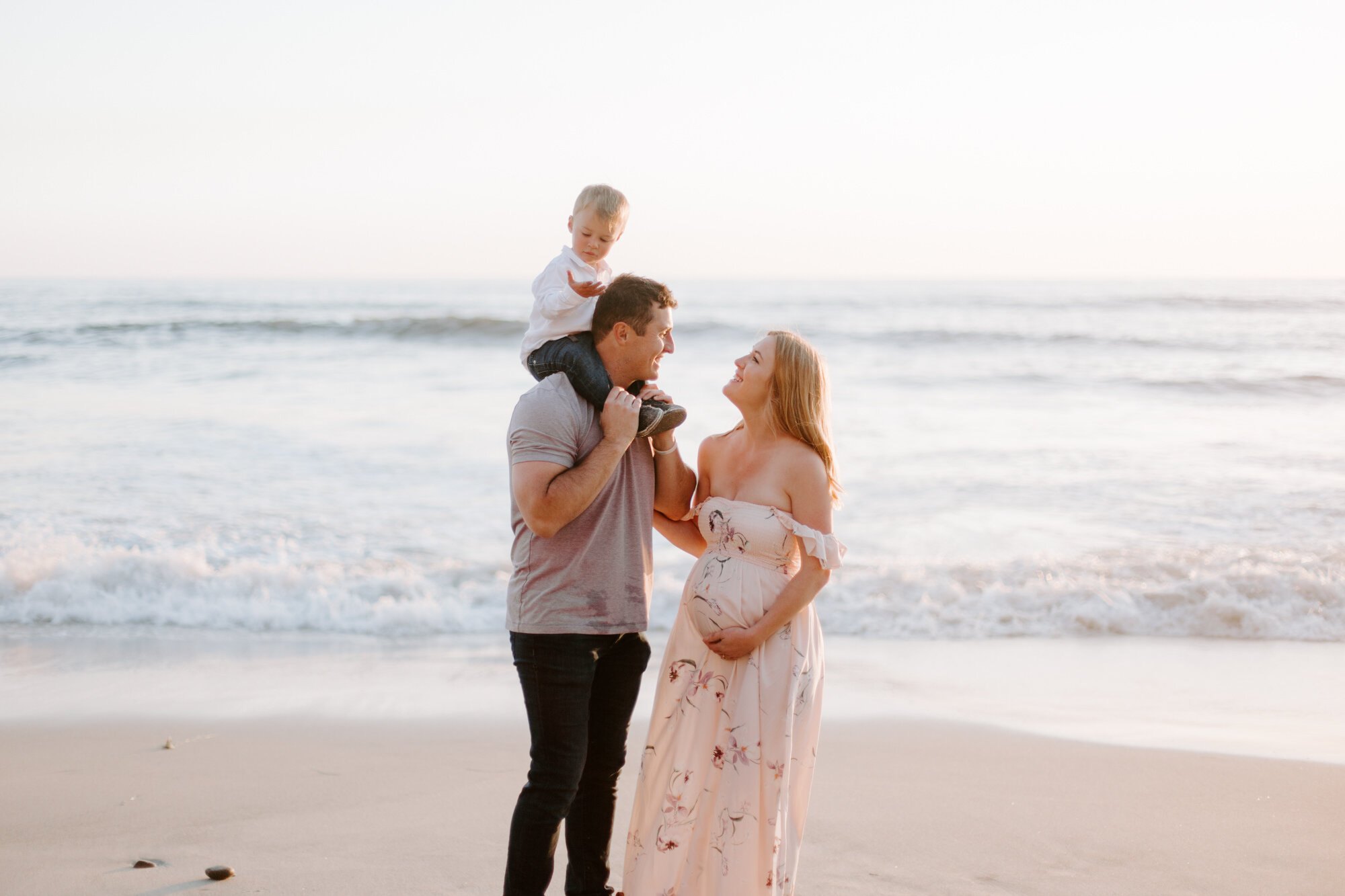 Carlsbad Bluff Maternity and Family Photo Session, San Diego. Family photography and maternity photography. Family photographer and maternity photographer. San Diego family photographer, san diego