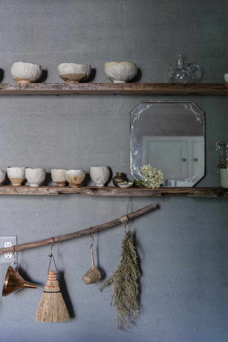 And where did Percy pick up these nifty plastering skills? Oh, just when he worked as construction crew for the famously spectacular Anthropologie stores. You guys, this is like being one of the elves who works in the North Pole. 