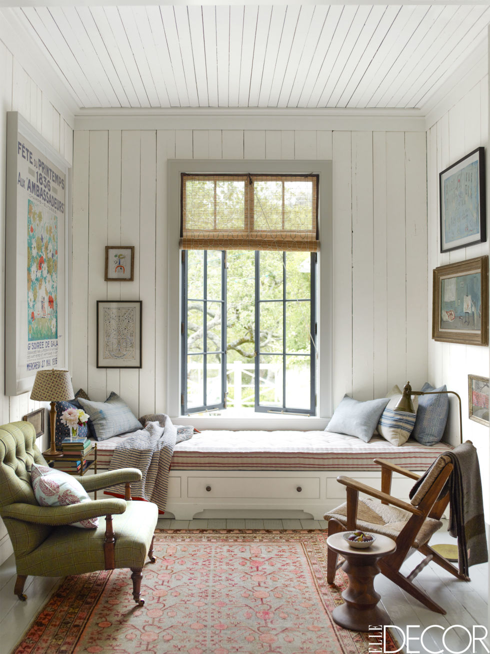 The custom-built daybed was padded with Twill Textiles upholstery. Additional seating includes a juxtaposed pairing of a mid-century Scandi design and traditional tweed-covered armchair. 