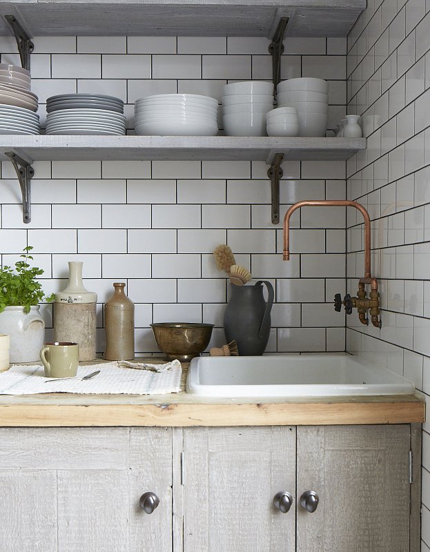 I never realised how fascinated I was with plumbing until I saw this copper pipe tap. Does it not turn green? Does it rust? I don't care. I want it.