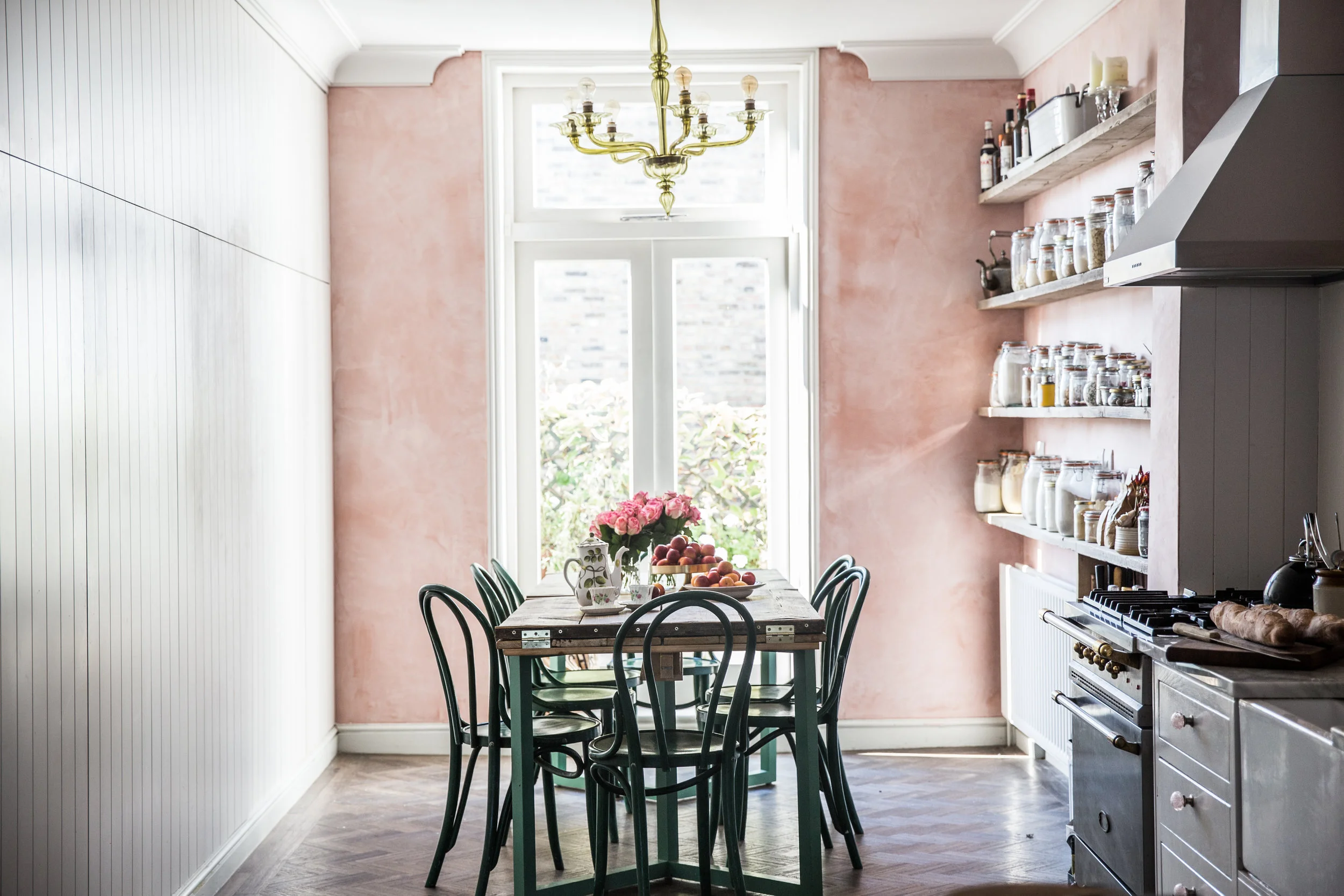 Skye_McAlpine_From_My_Dining_Table_London_apartment_Louise_Dockery_Paper_and_Moon_dining_table.jpg