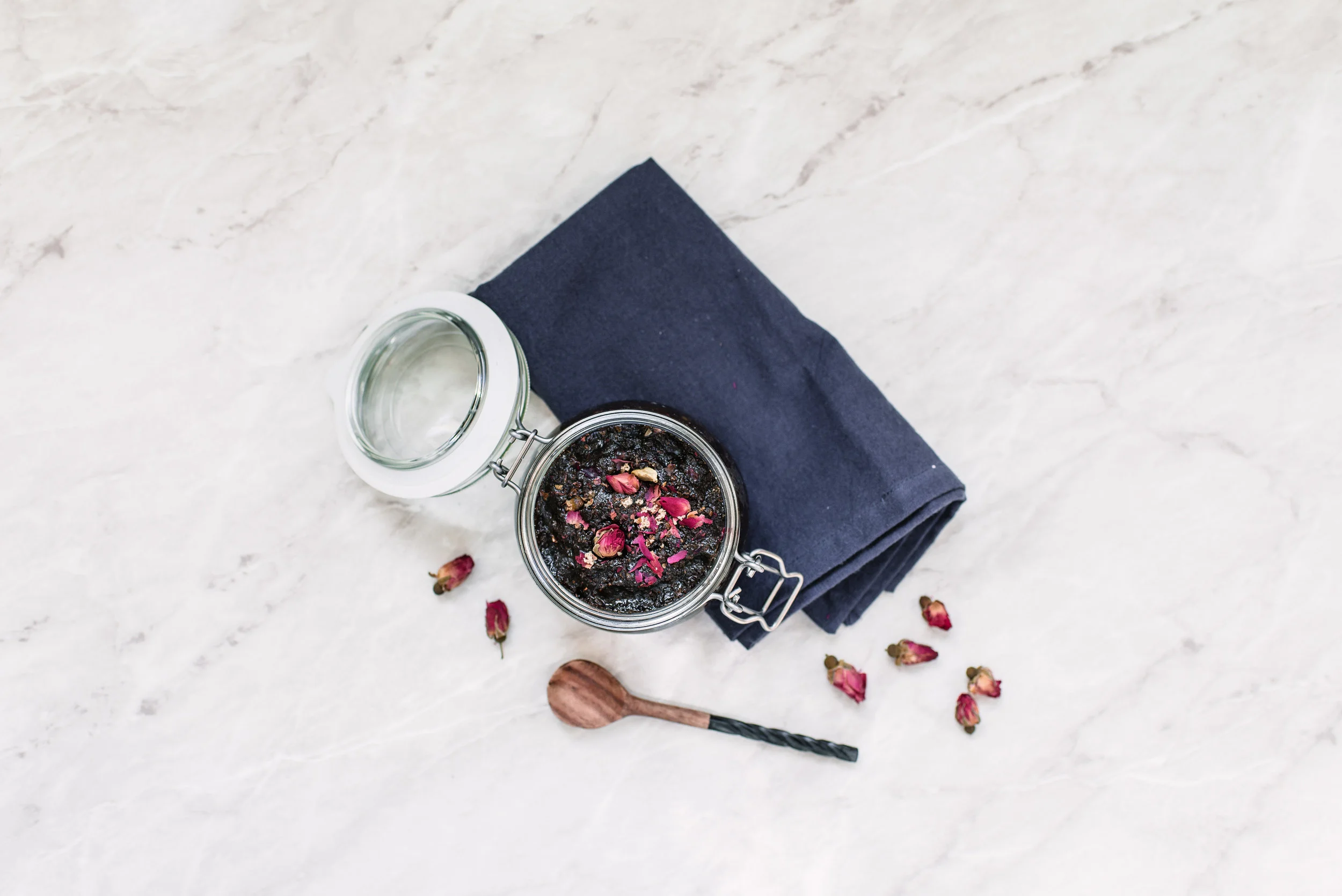 Homemade_bodyscrub_coconut_oil_Paper_and_Moon_Dublin.jpg