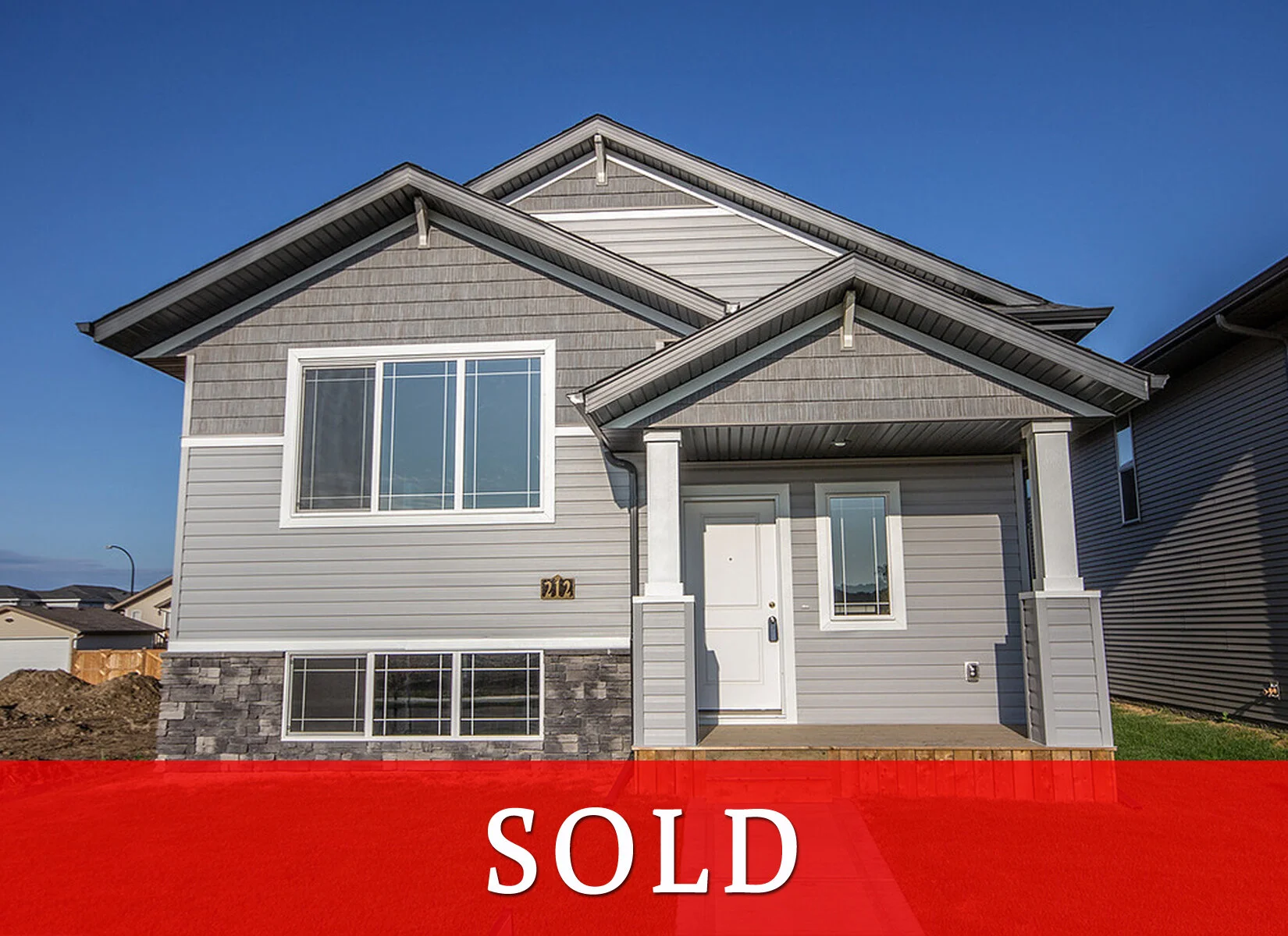 212 Thomlison Ave MOVE-IN READY Red Deer 1076 sq ft Bi-Level 2 Bedrooms / 2 Bathrooms SOLD Fernwood Style DETAILS