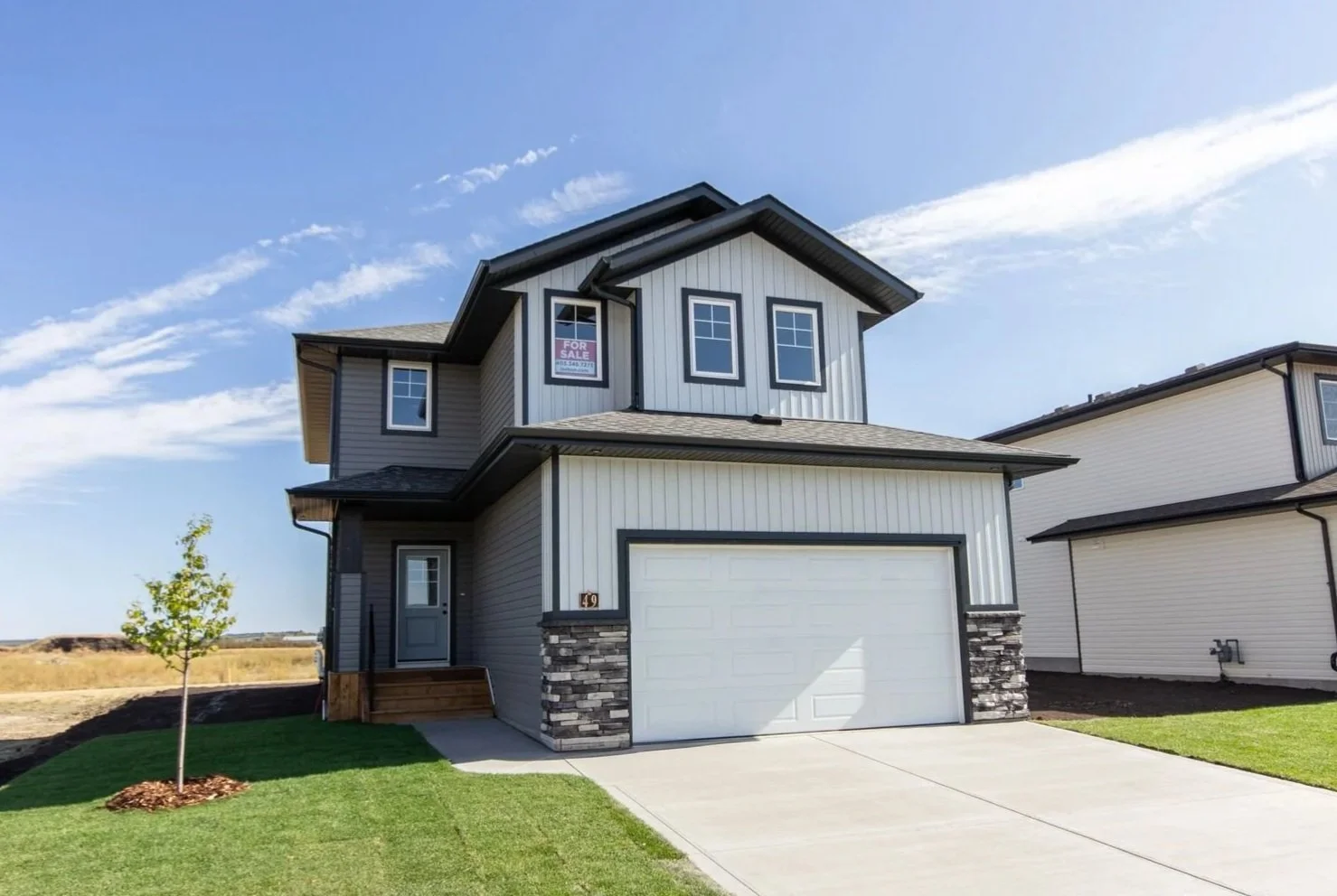 49 Trinity Street MOVE-IN READY Trinity Crossing 2135 sqft / 2-Storey 3 Bedrooms / 2.5 Bathrooms $629,900 DETAILS