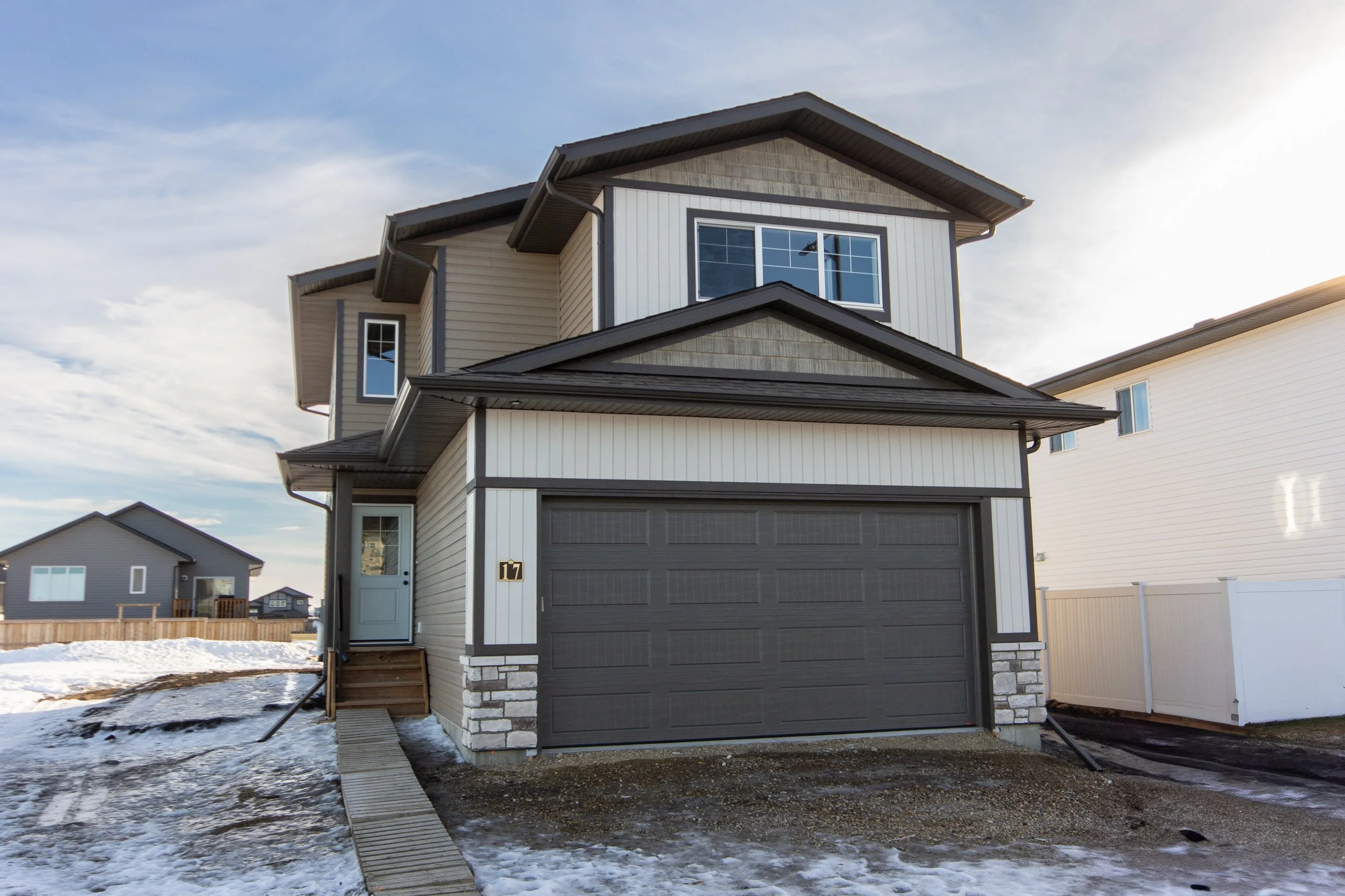    17 Trinity Street     MOVE-IN READY   Trinity Crossing 1707 sqft / 2-Storey 3 Bedrooms / 2.5 Bathrooms $549,900    DETAILS   