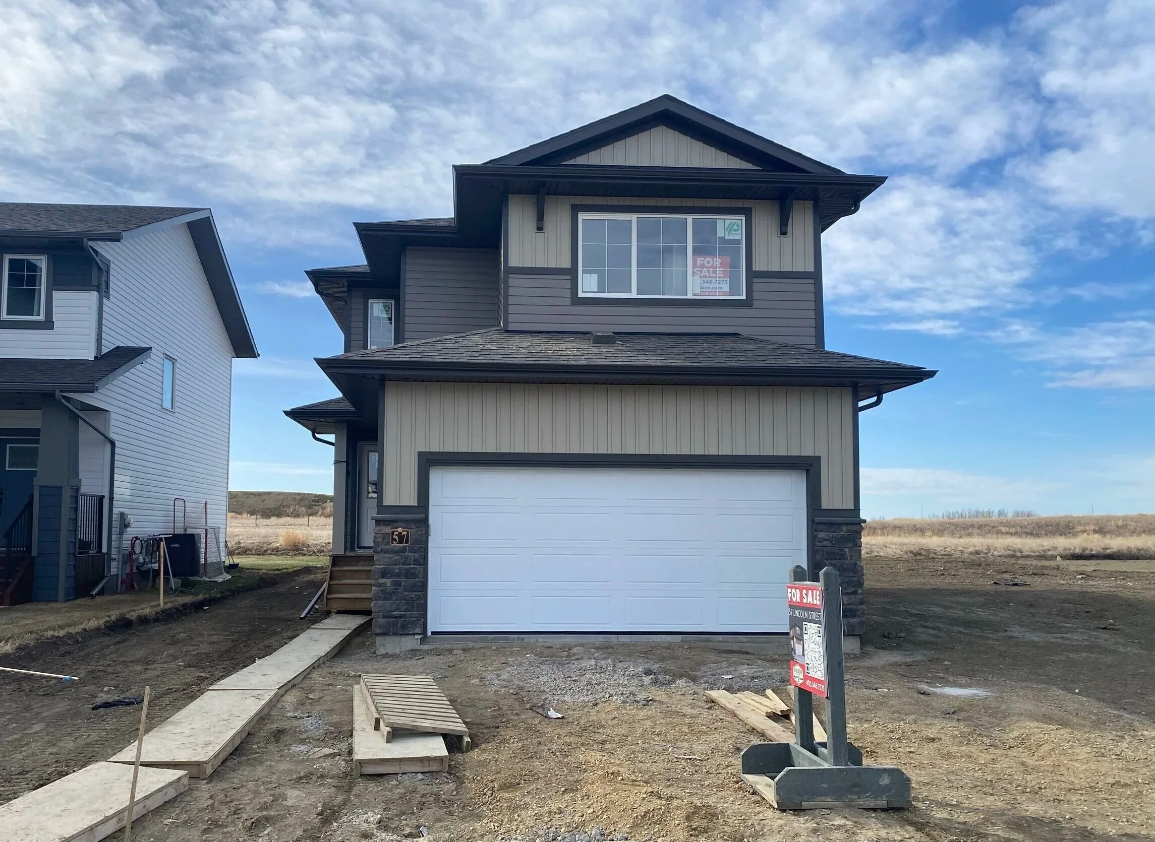   57 Lincoln Street   Ready in May Beacon Hill 1707 sqft / 2-Storey 3 Bedrooms / 2.5 Bathrooms $567,900    DETAILS   