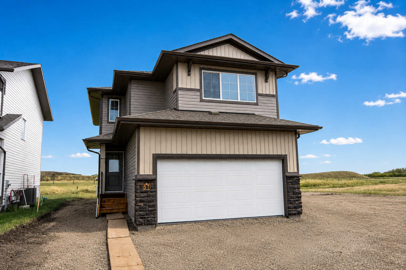    57 Lincoln Street     MOVE-IN READY   Beacon Hill 1707 sqft | 2-Storey 3 Bedrooms | 2.5 Bathrooms  $559,900  |  $3,028 monthly*     DETAILS   
