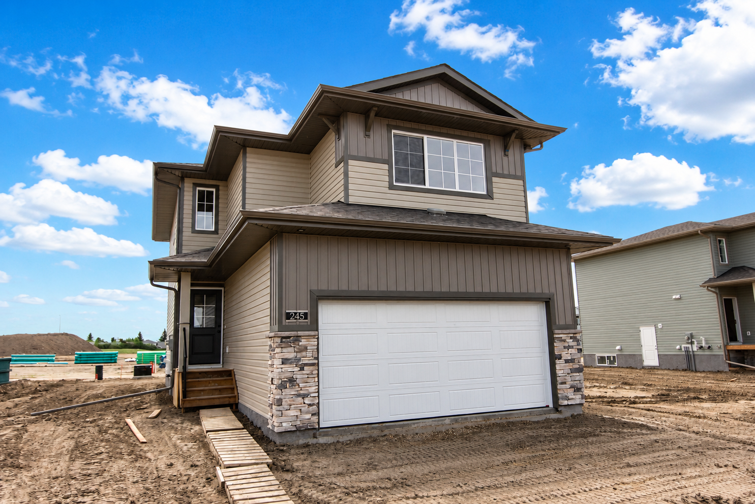    245 Turnbull Close     MOVE-IN READY   Timber Ridge 1707 sqft | 2-Storey 3 Bedrooms | 2.5 Bathrooms  $534,900  |  $2,893 monthly*     DETAILS   