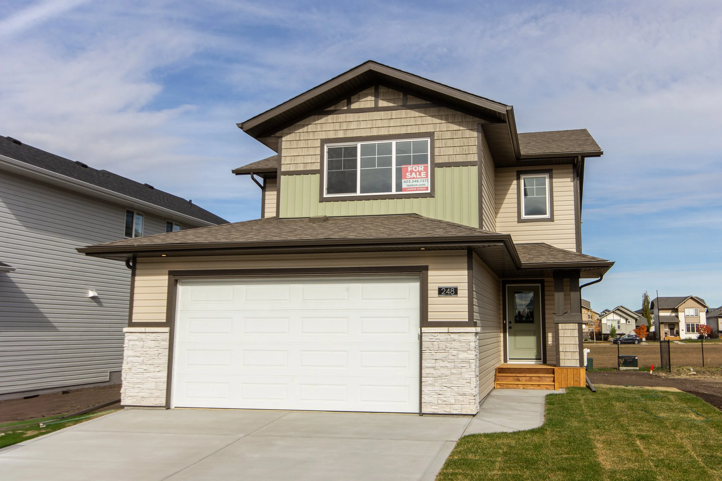    248 Turnbull Close     MOVE-IN READY   Timber Ridge 1928 sqft | 2-Storey 3 Bedrooms | 2.5 Bathrooms  $617,900  |  $2,910 monthly*     DETAILS   