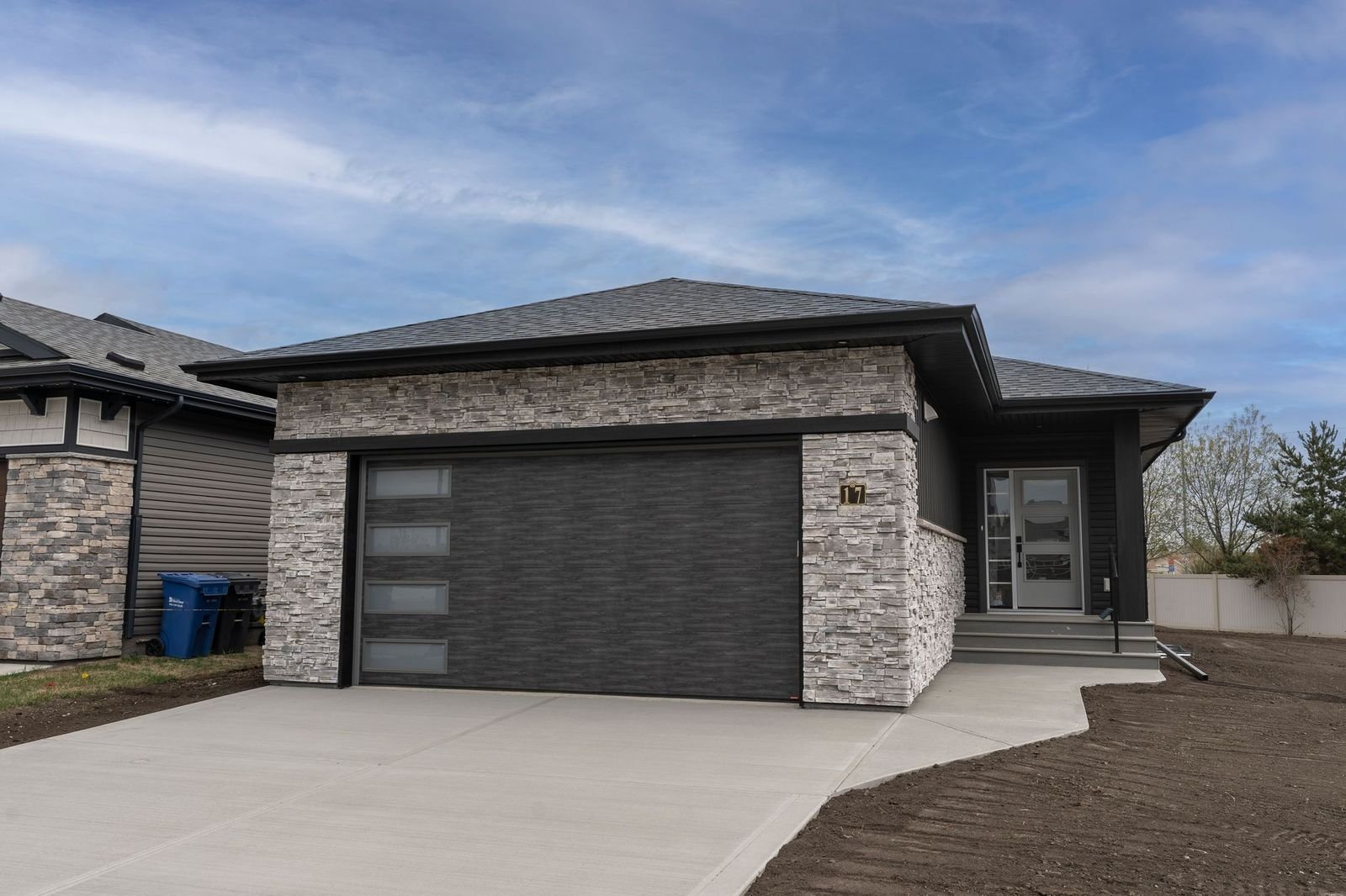    17 Tindale Place     MOVE-IN READY   The Timbers  1339+864 sqft | Full Bungalow 2 Bedrooms+Den | 2.5 Bathrooms  $674,900     DETAILS     