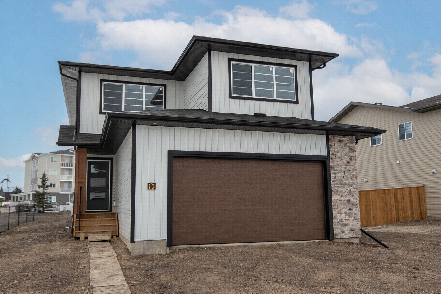   12 Trinity Street     MOVE-IN READY   Trinity Crossing 1860 sqft / 2-Storey 3 Bedrooms / 2.5 Bathrooms $539,900    DETAILS   