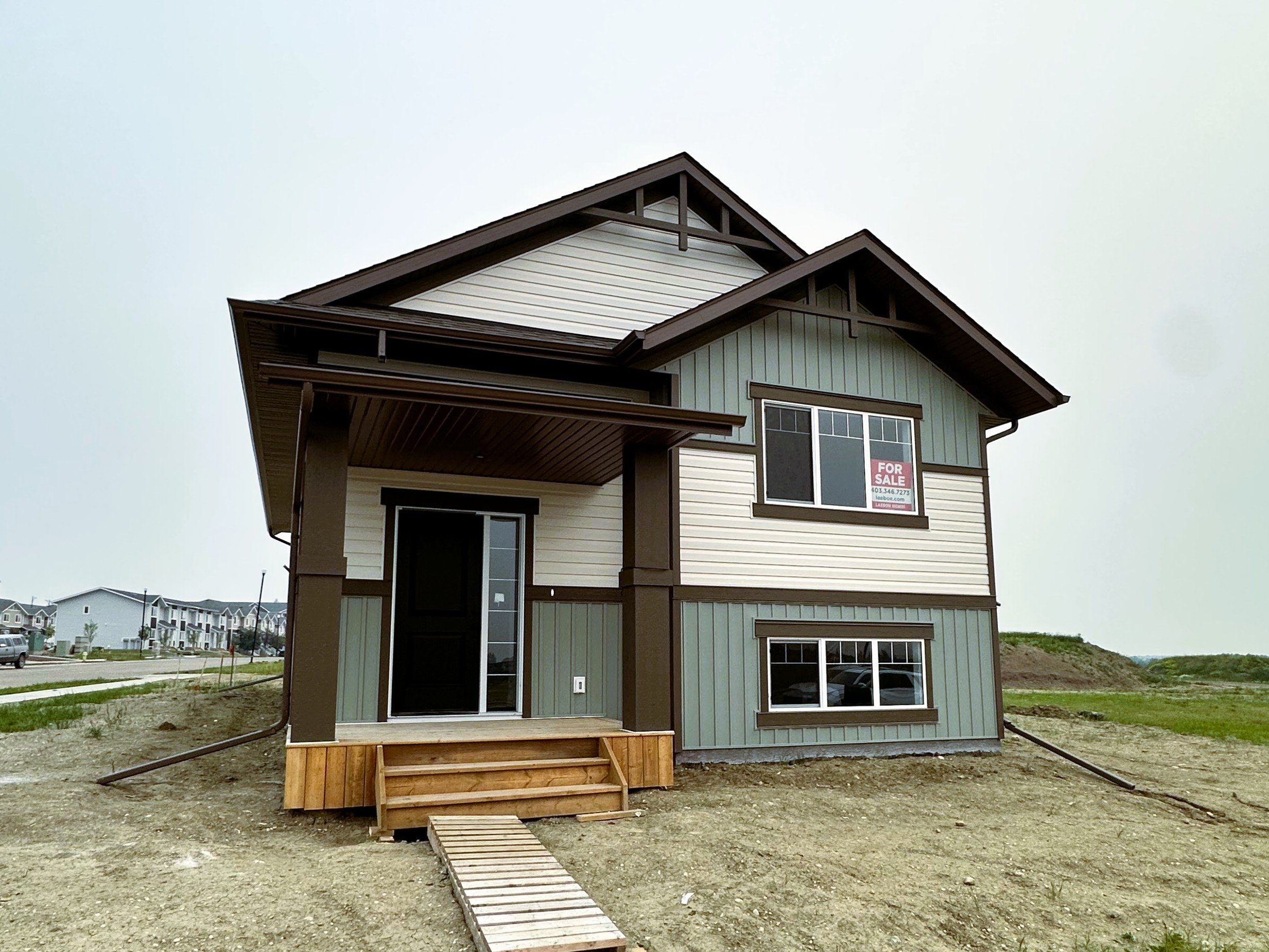    5 Beacon Hill Drive   Ready in August Beacon Hill 1172+ sqft | Bi-Level 3 Bedrooms | 2 Bathrooms  $439,900  |  $2,380 monthly*     DETAILS   