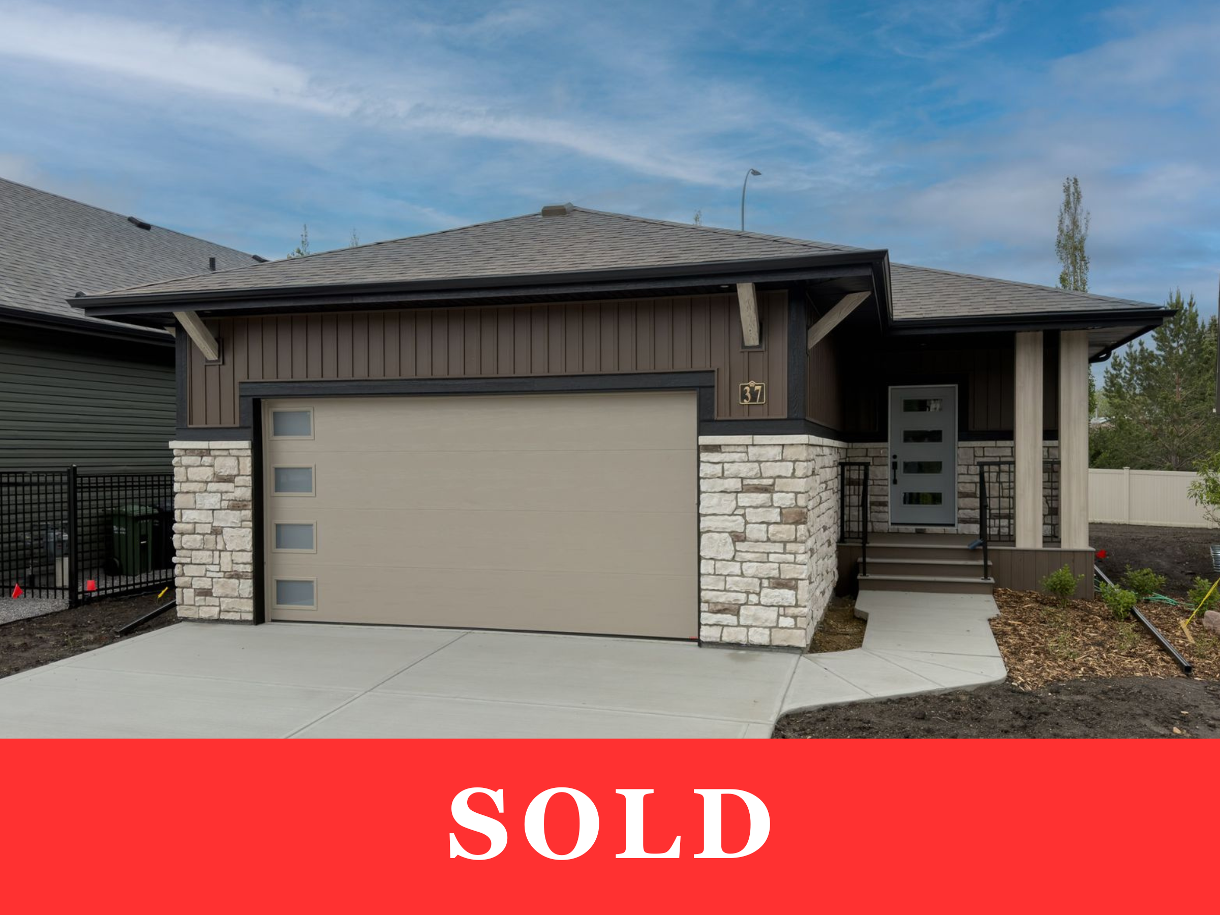    37 Terra Close   The Timbers 1248+965 sqft | Full Bungalow 3 Bedrooms+Den | 2.5 Bathrooms  SOLD     DETAILS     