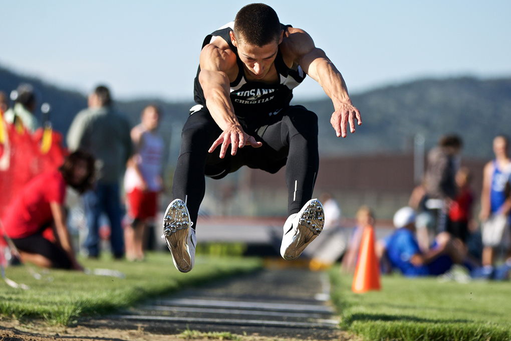 han-20160421-sports-trackandfield-bonanzalostriverinvitational-knh004.jpg